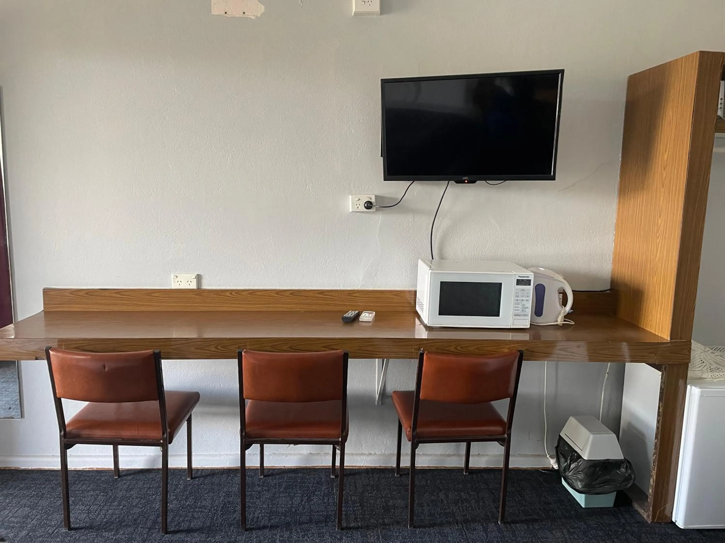 County Lodge Motor Inn