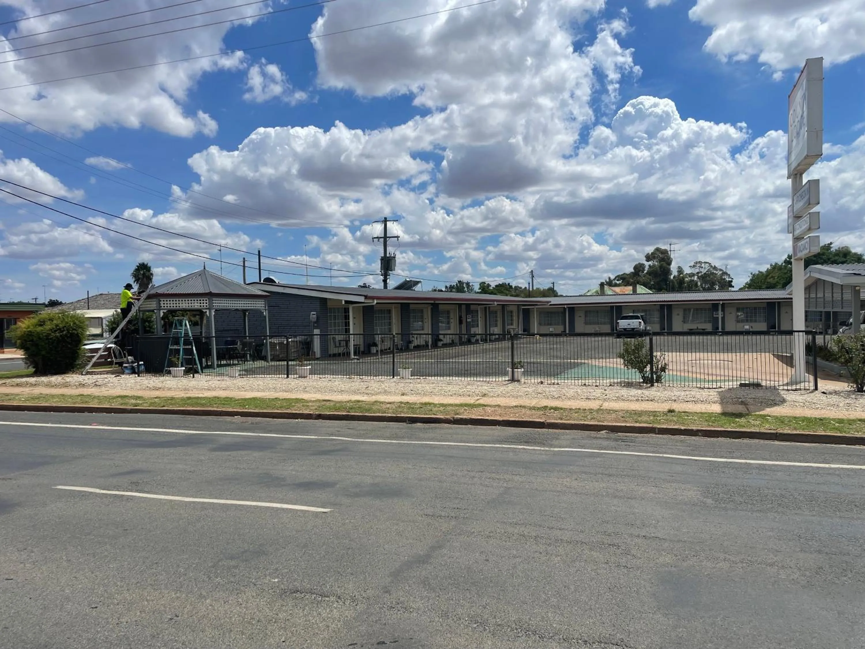 County Lodge Motor Inn