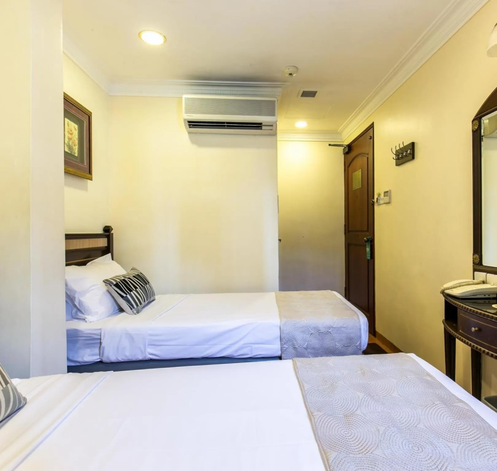 Bed in Hotel 81 Chinatown