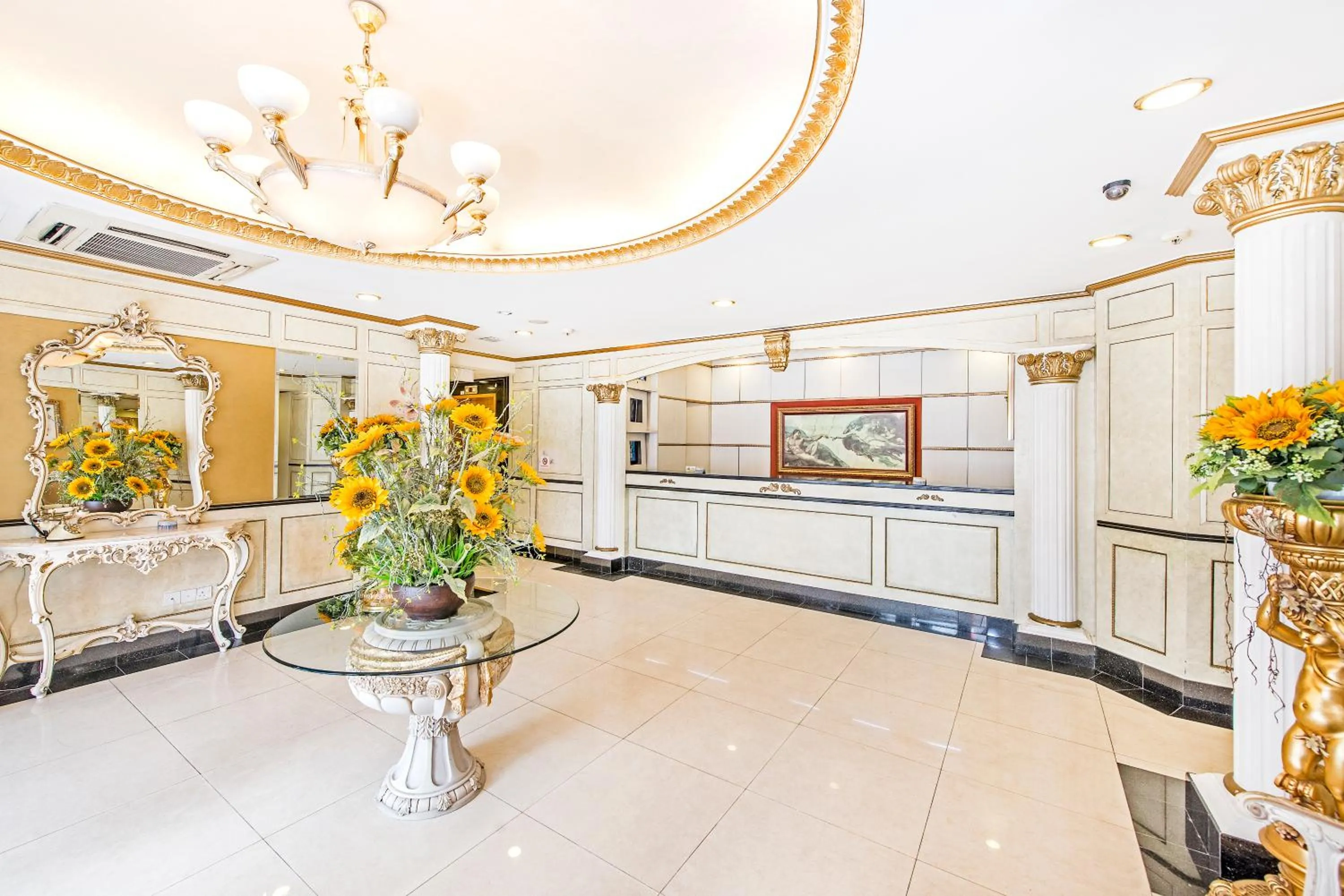 Lobby or reception in Hotel 81 Chinatown