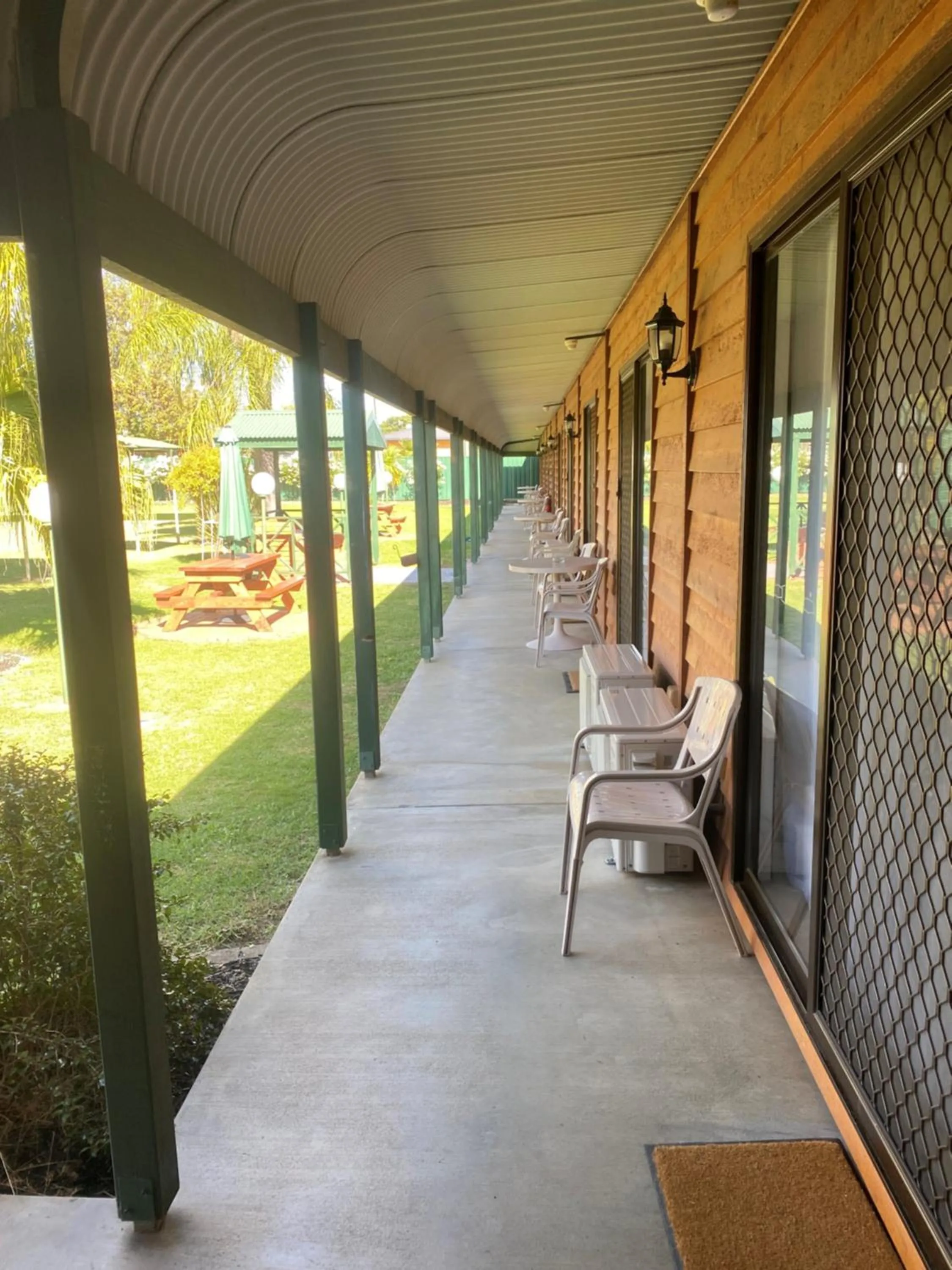 Patio in Deniliquin Country Club Motor Inn