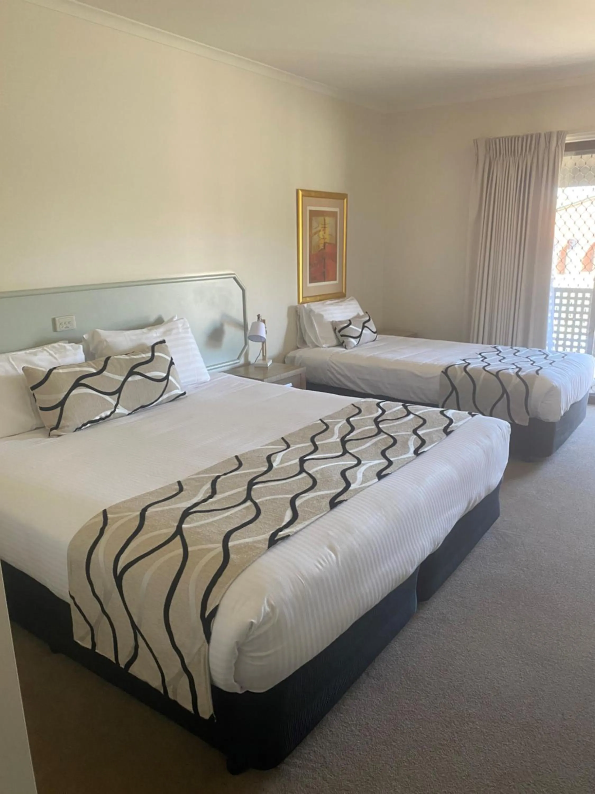 Bedroom, Bed in Deniliquin Country Club Motor Inn