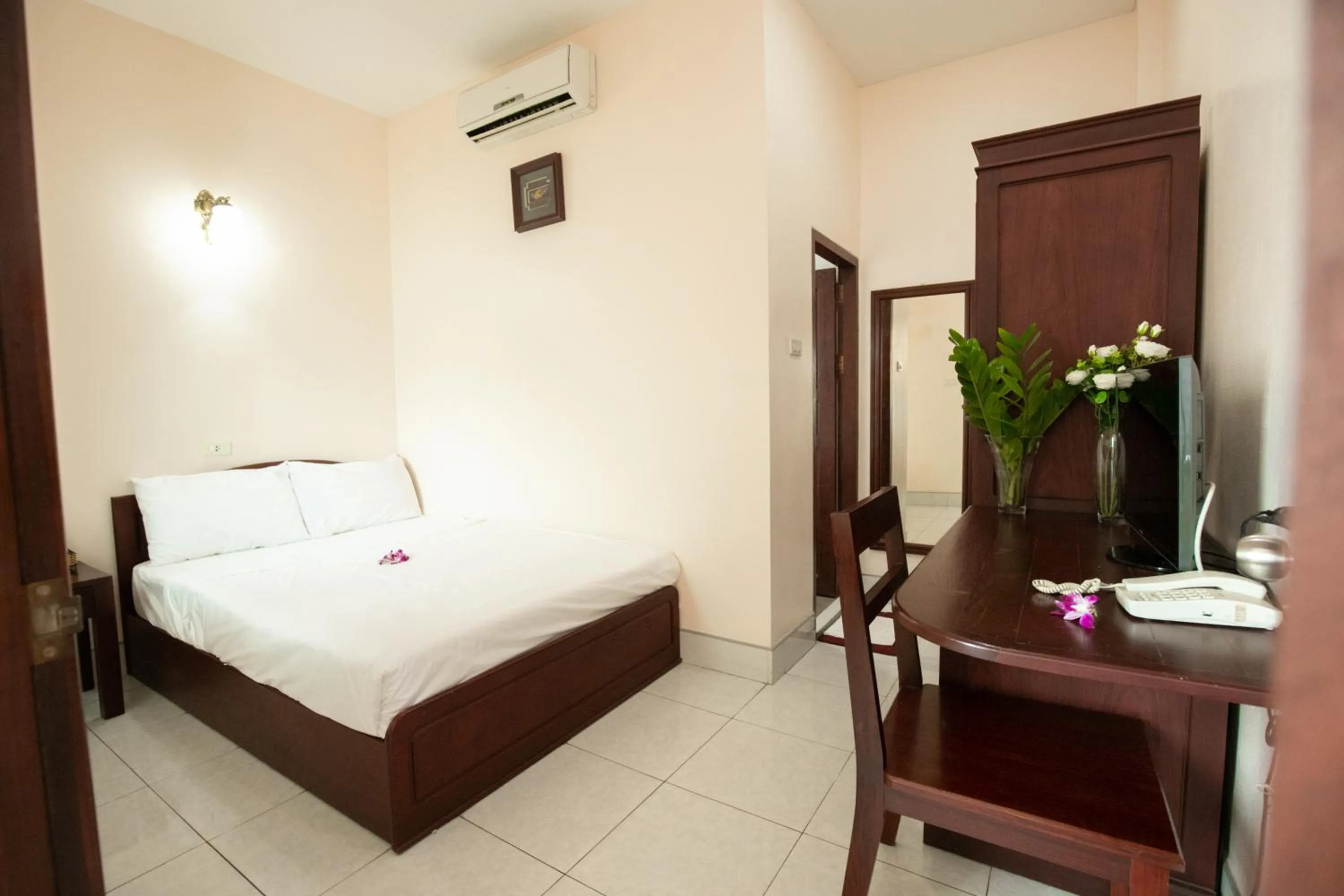 Bedroom, Bed in Hoang Kim Hotel