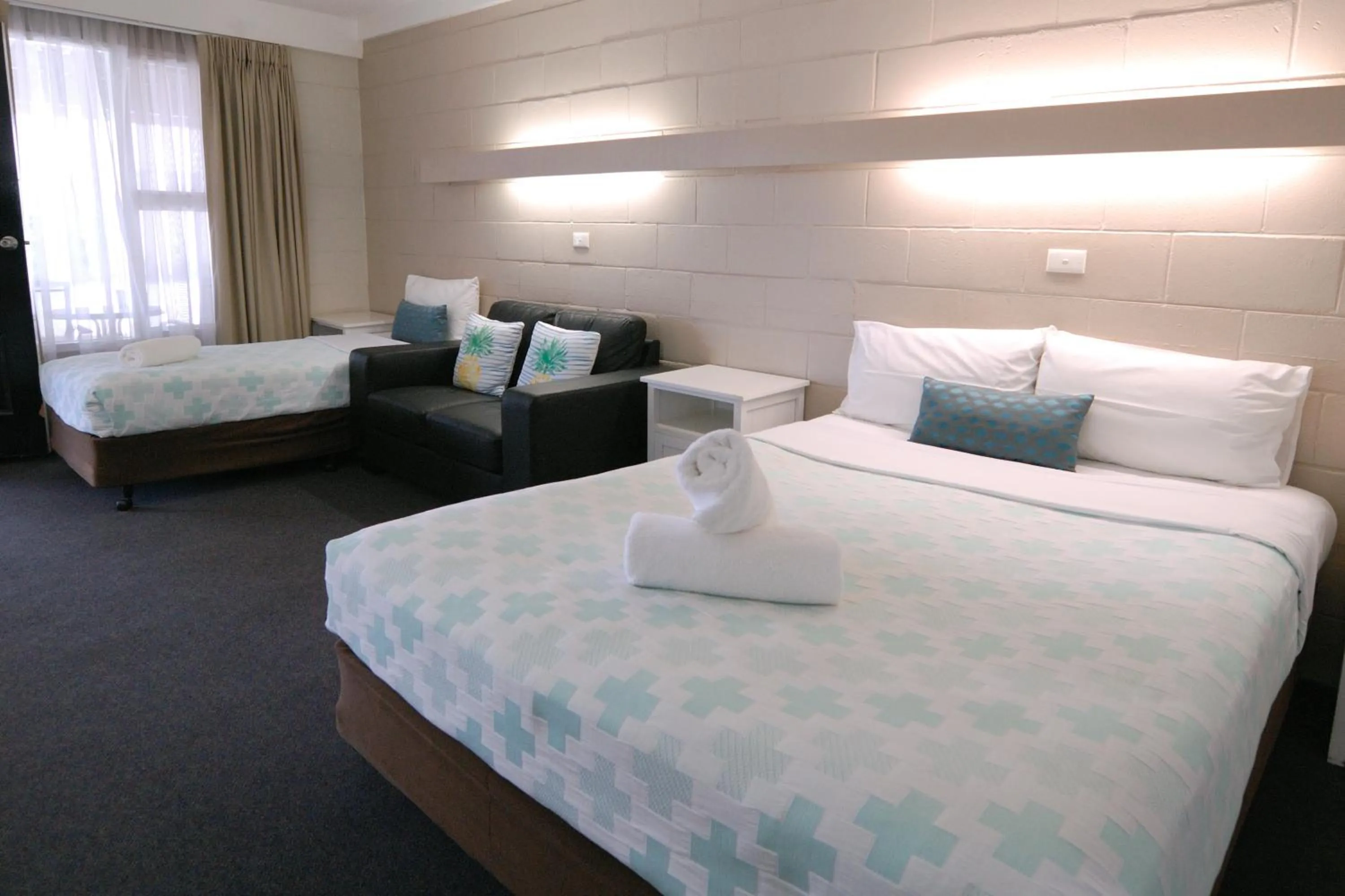 Bed in Mayfair Motel