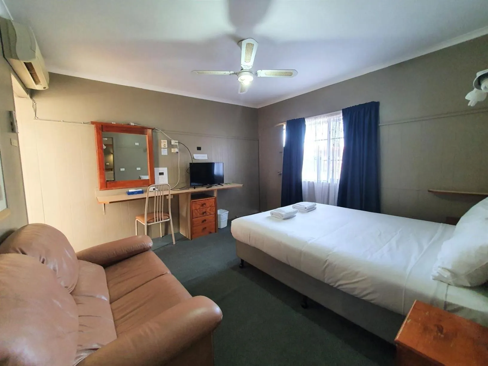 Bathroom, Bed in Ardeanal Motel