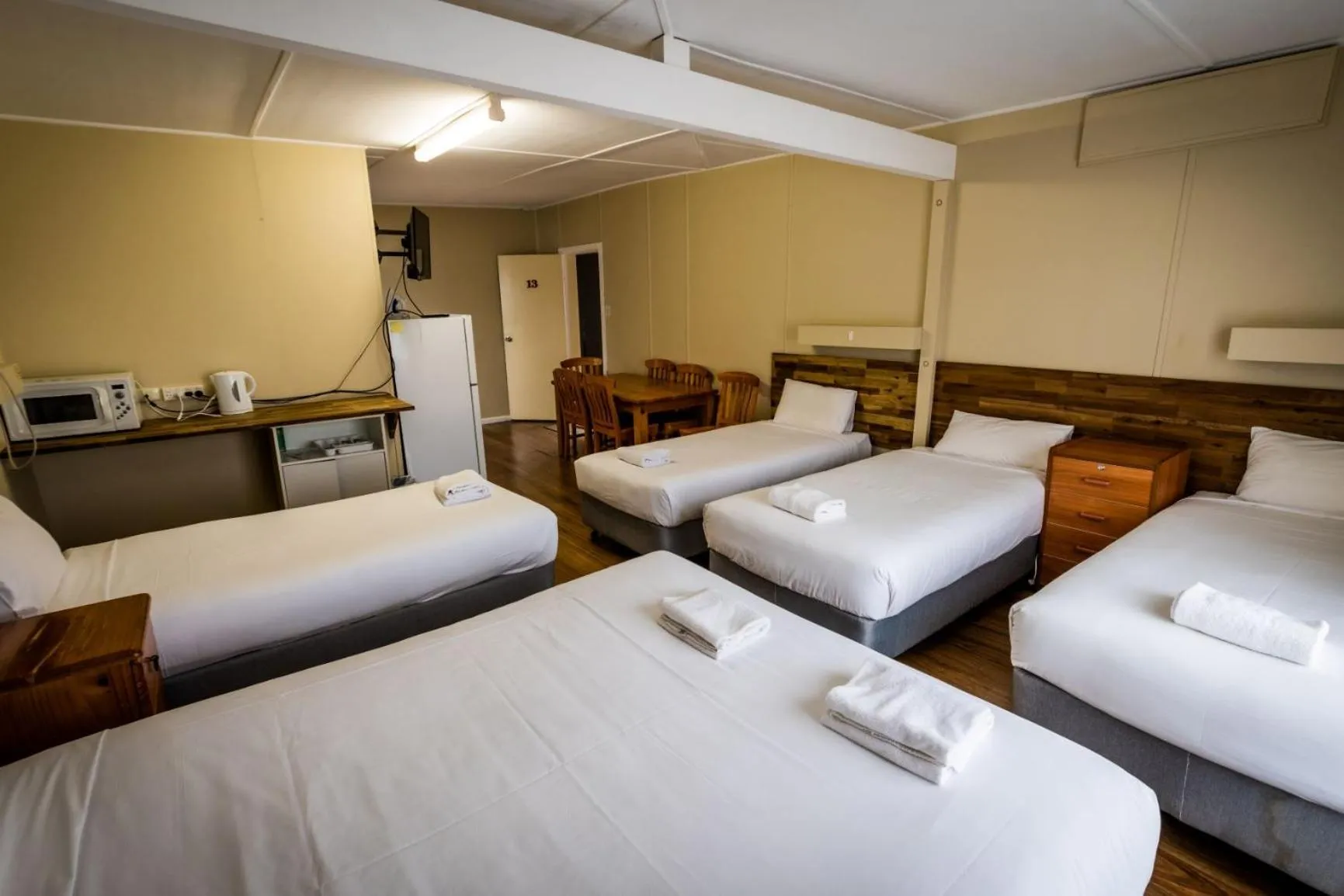 Bathroom, Bed in Ardeanal Motel