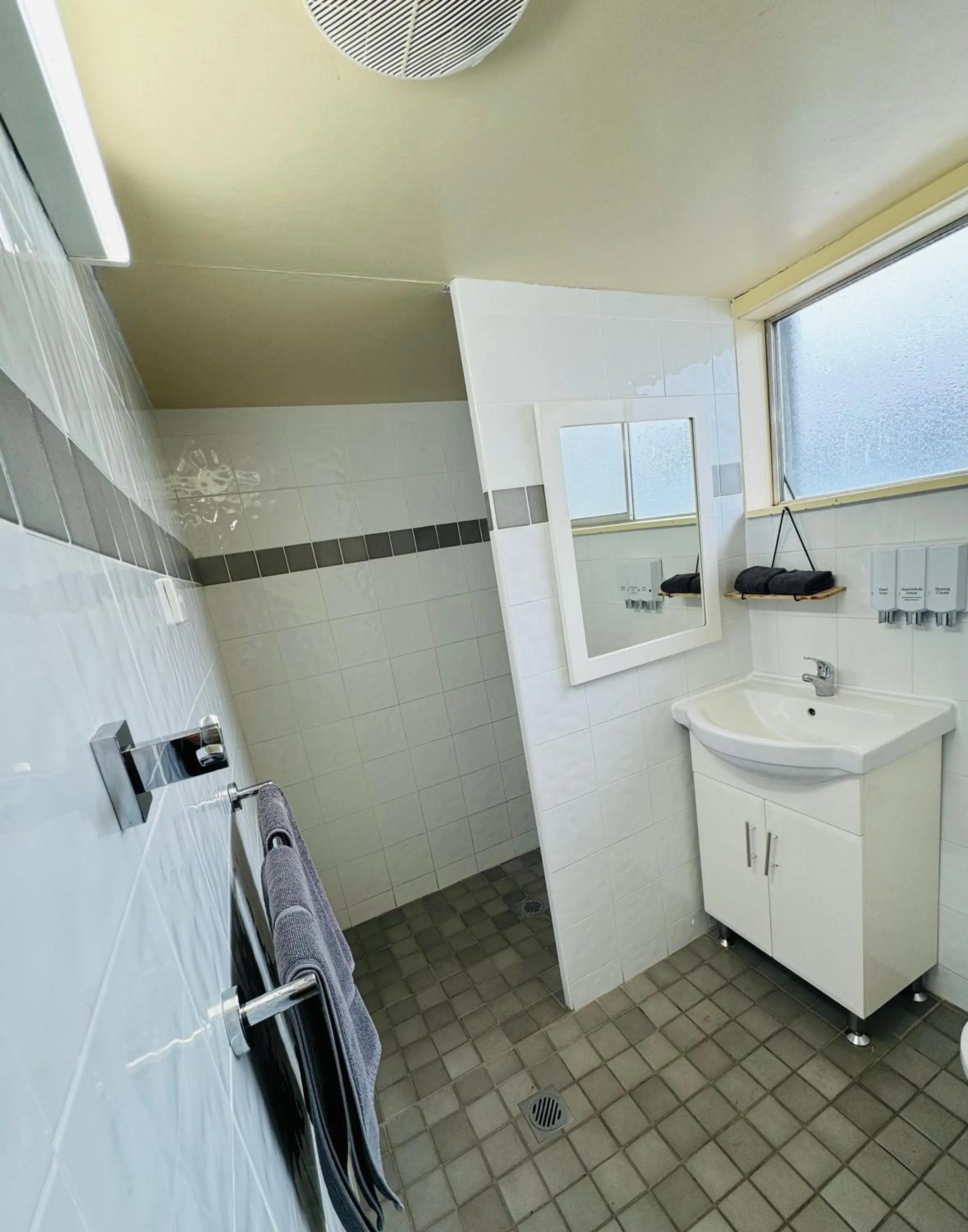 Bathroom in Ardeanal Motel