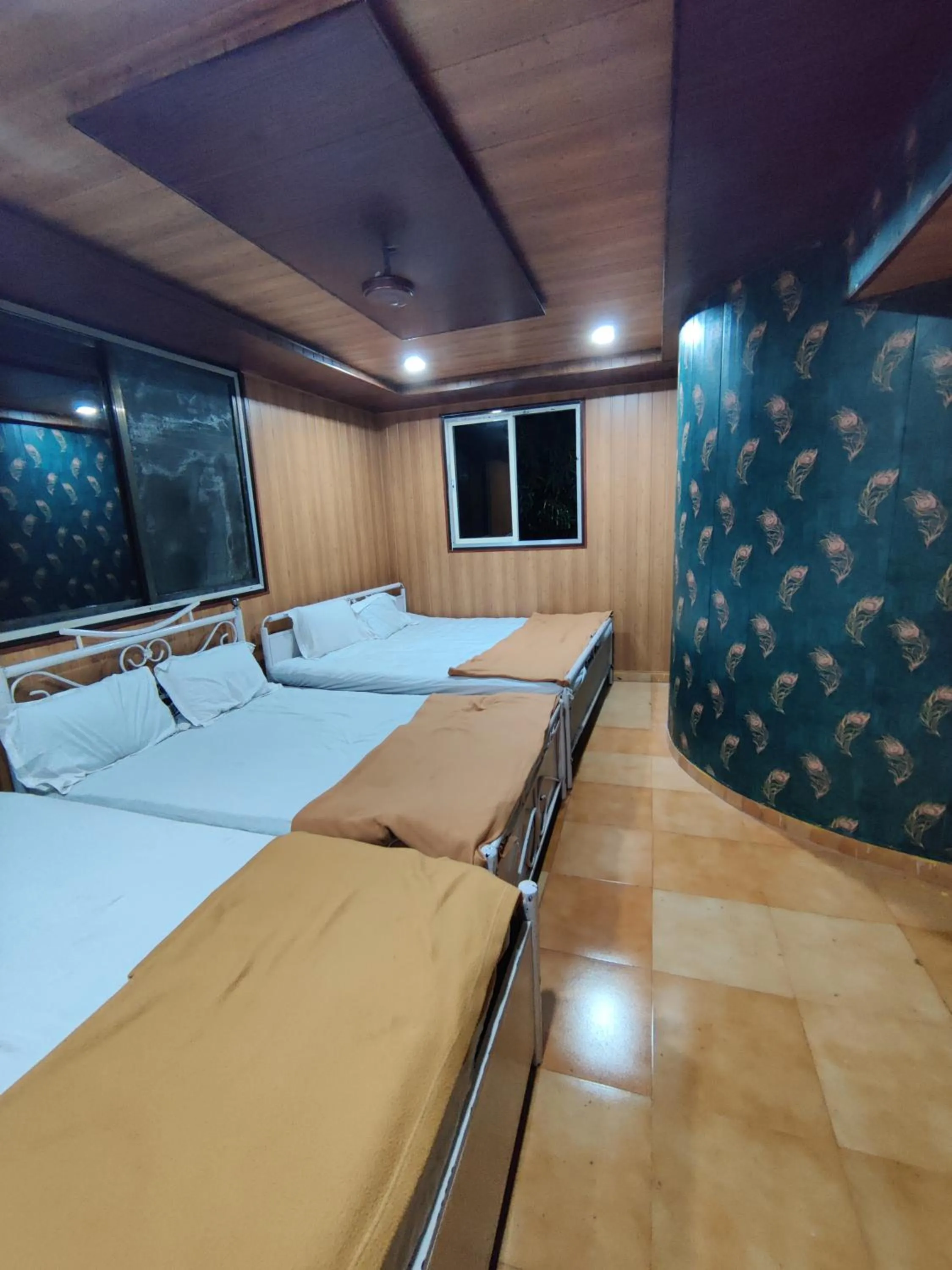 Bedroom in Redstone House by Oxystays Hospitality