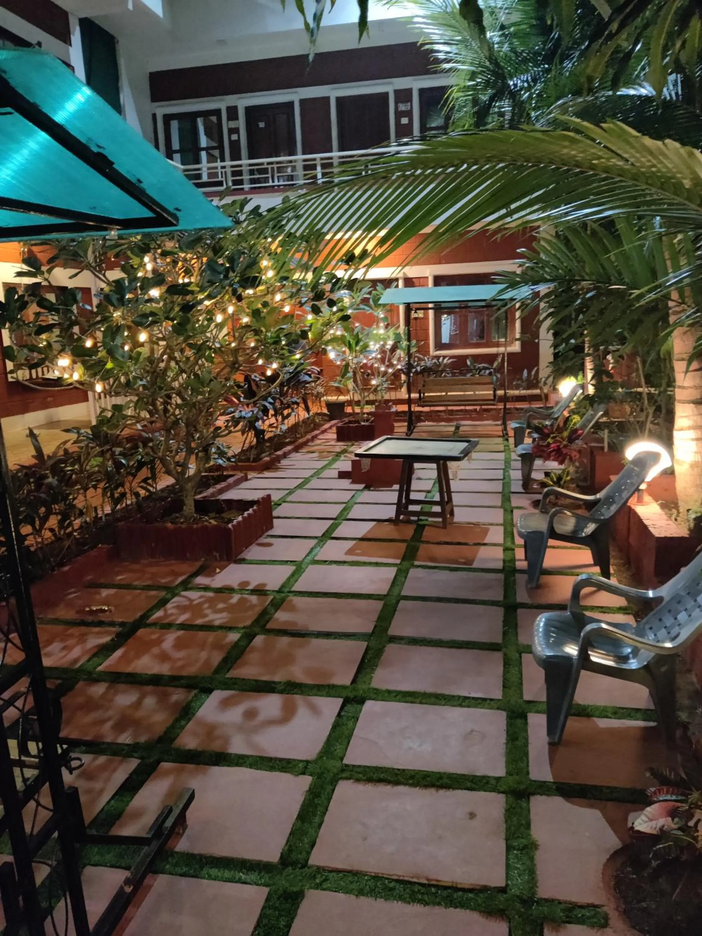 Garden in Redstone House by Oxystays Hospitality