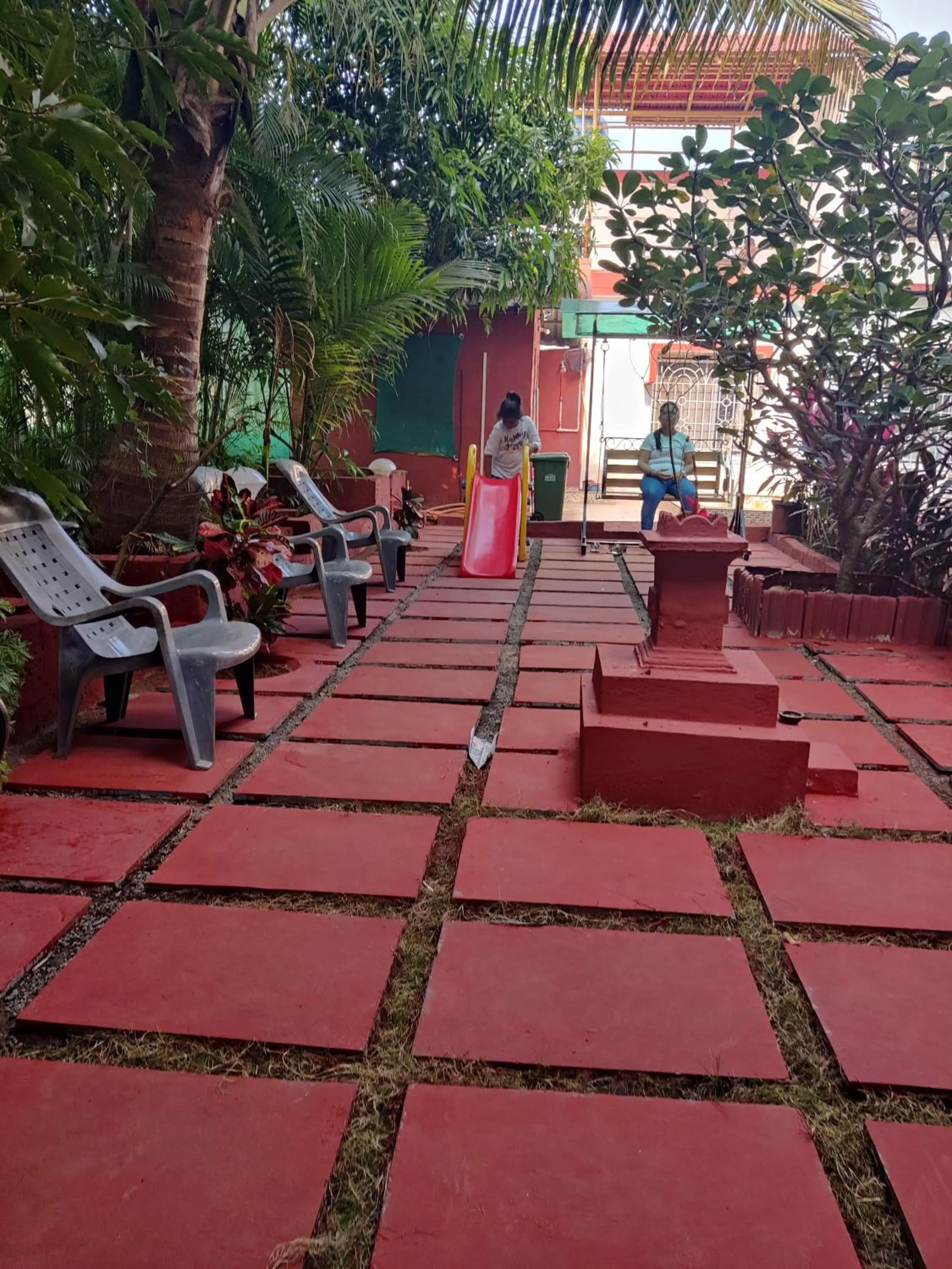 Garden view in Redstone House by Oxystays Hospitality