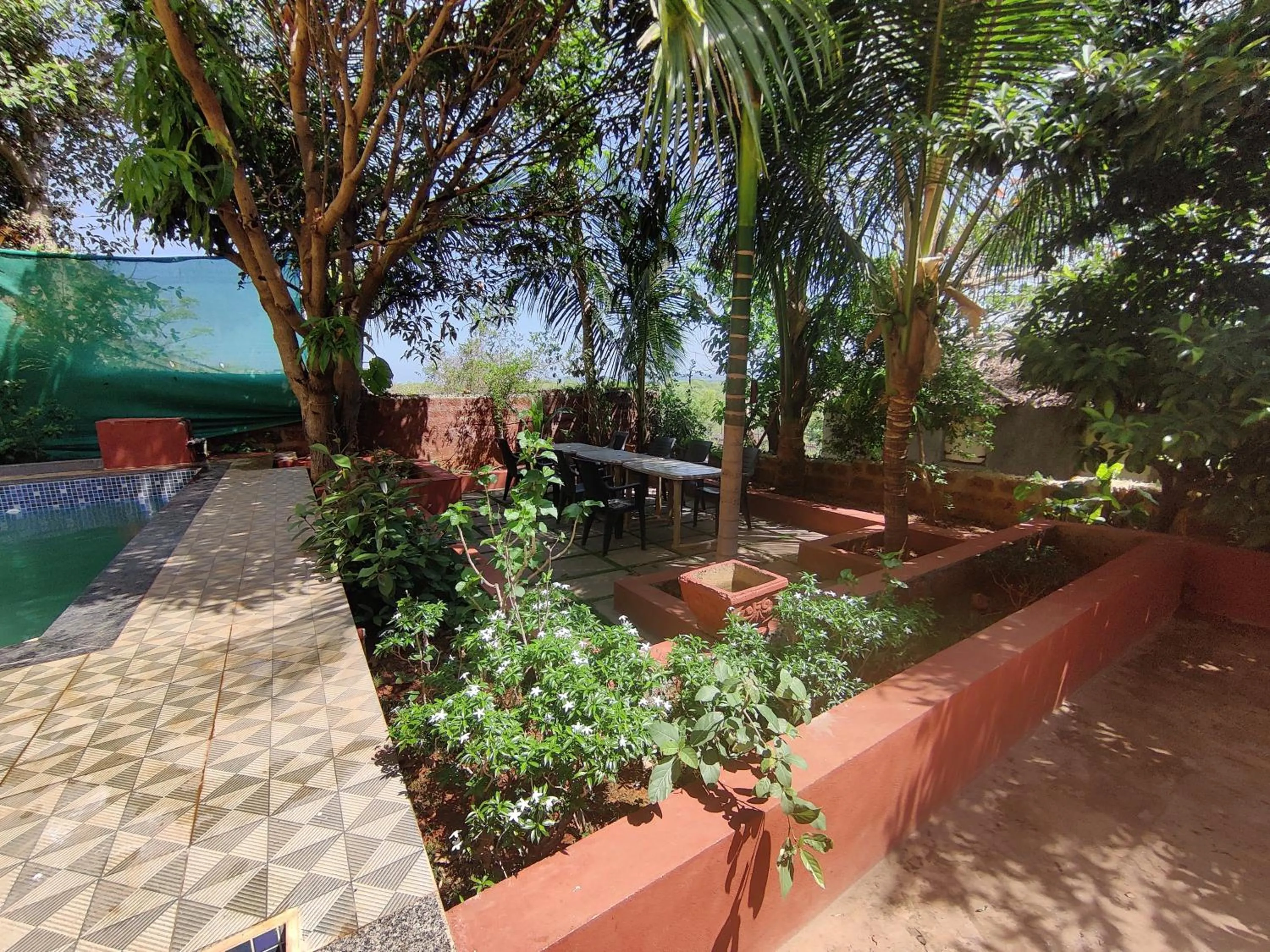 Garden in Redstone House by Oxystays Hospitality