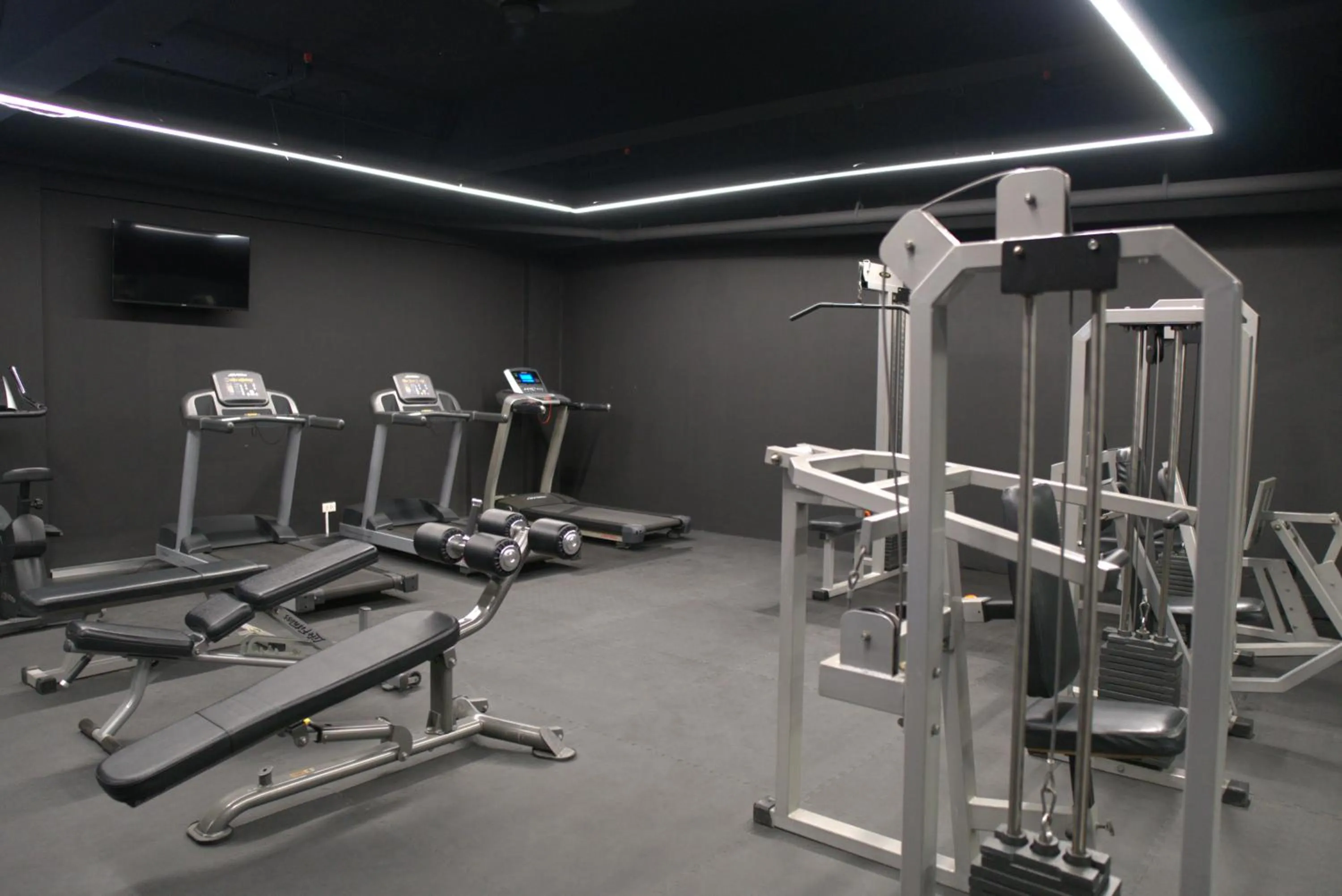 Fitness centre/facilities in Luxent Hotel