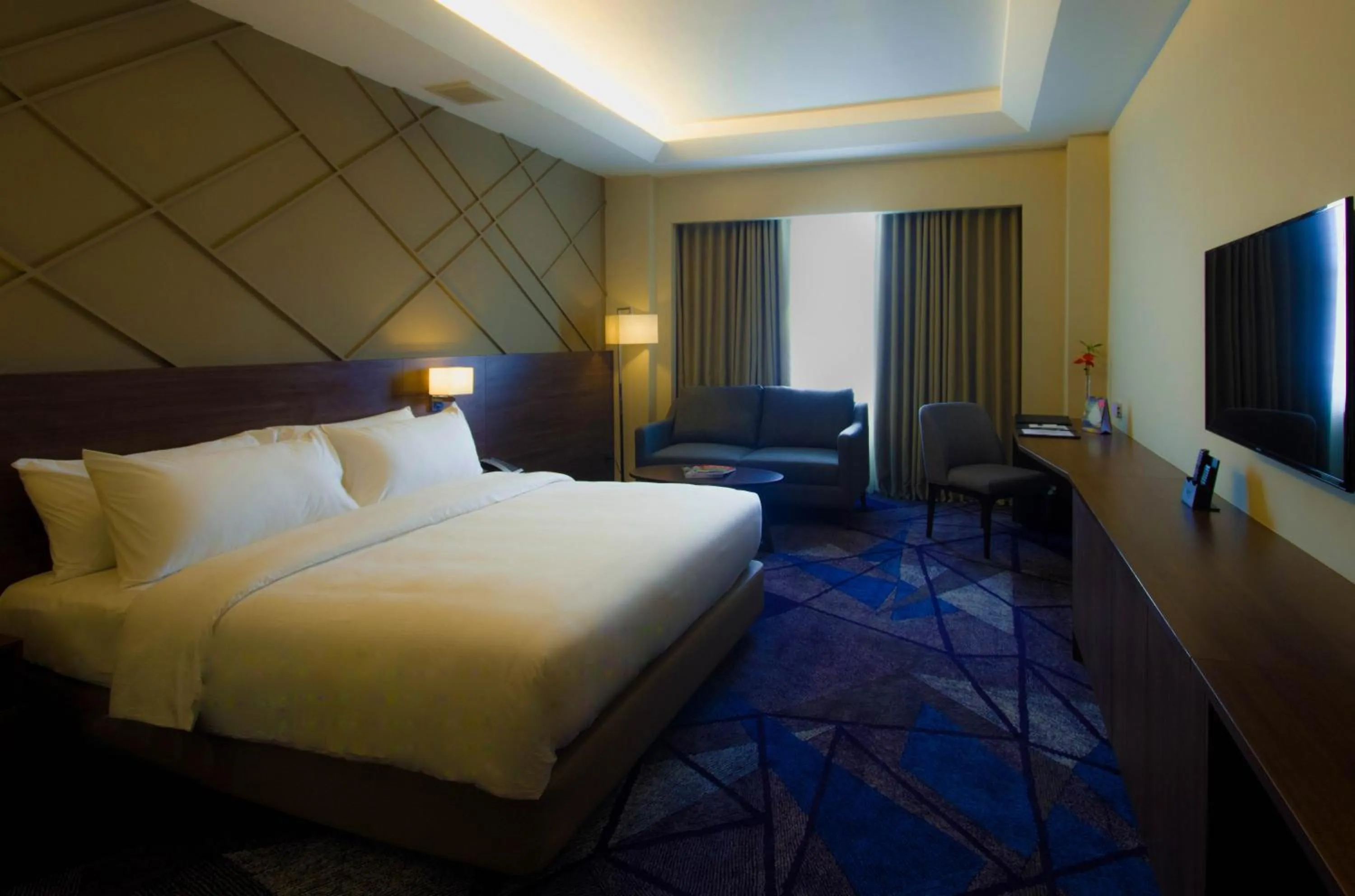 TV and multimedia, Bed in Luxent Hotel