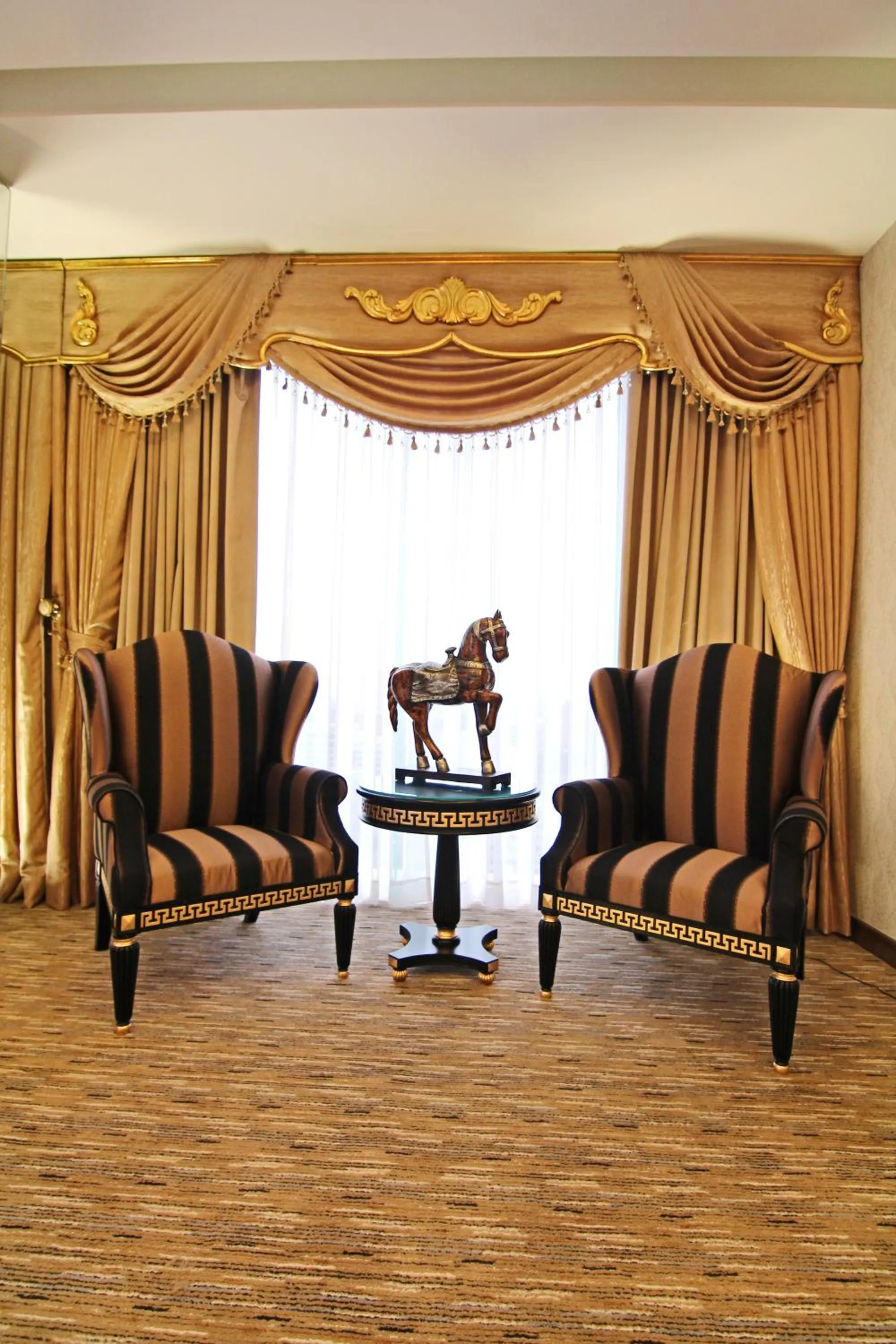 Living room in Luxent Hotel