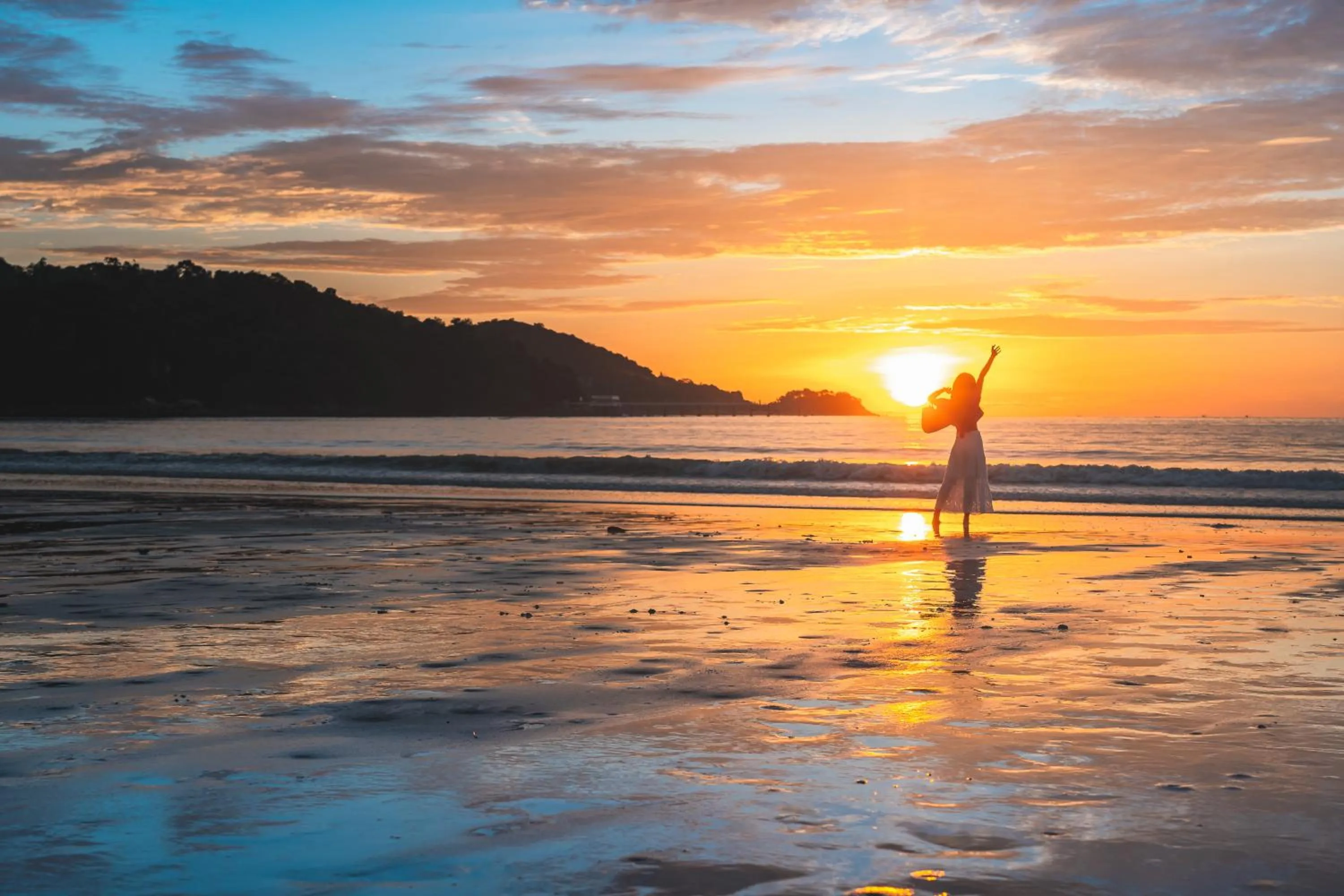 Beach, Sunrise/Sunset in Patong Merlin Hotel - SHA Plus