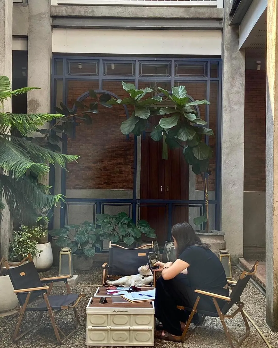 Guests in Khunluang Hostel