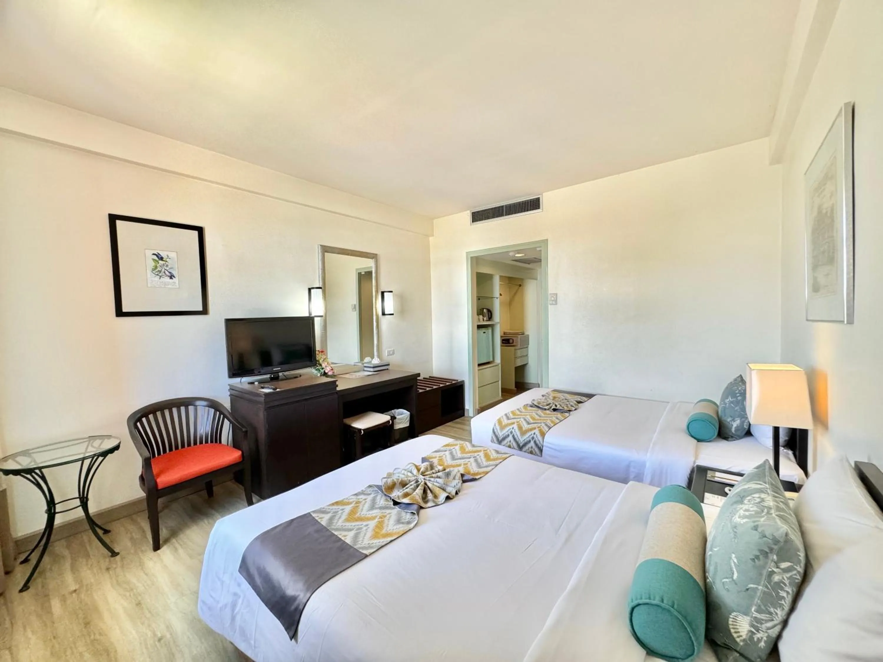 Bedroom, Bed in Phuket Merlin Hotel