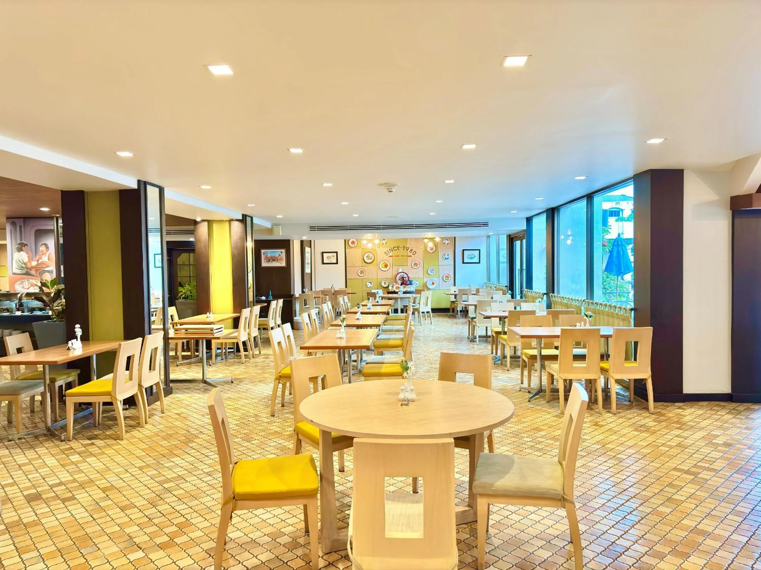 Restaurant/places to eat in Phuket Merlin Hotel