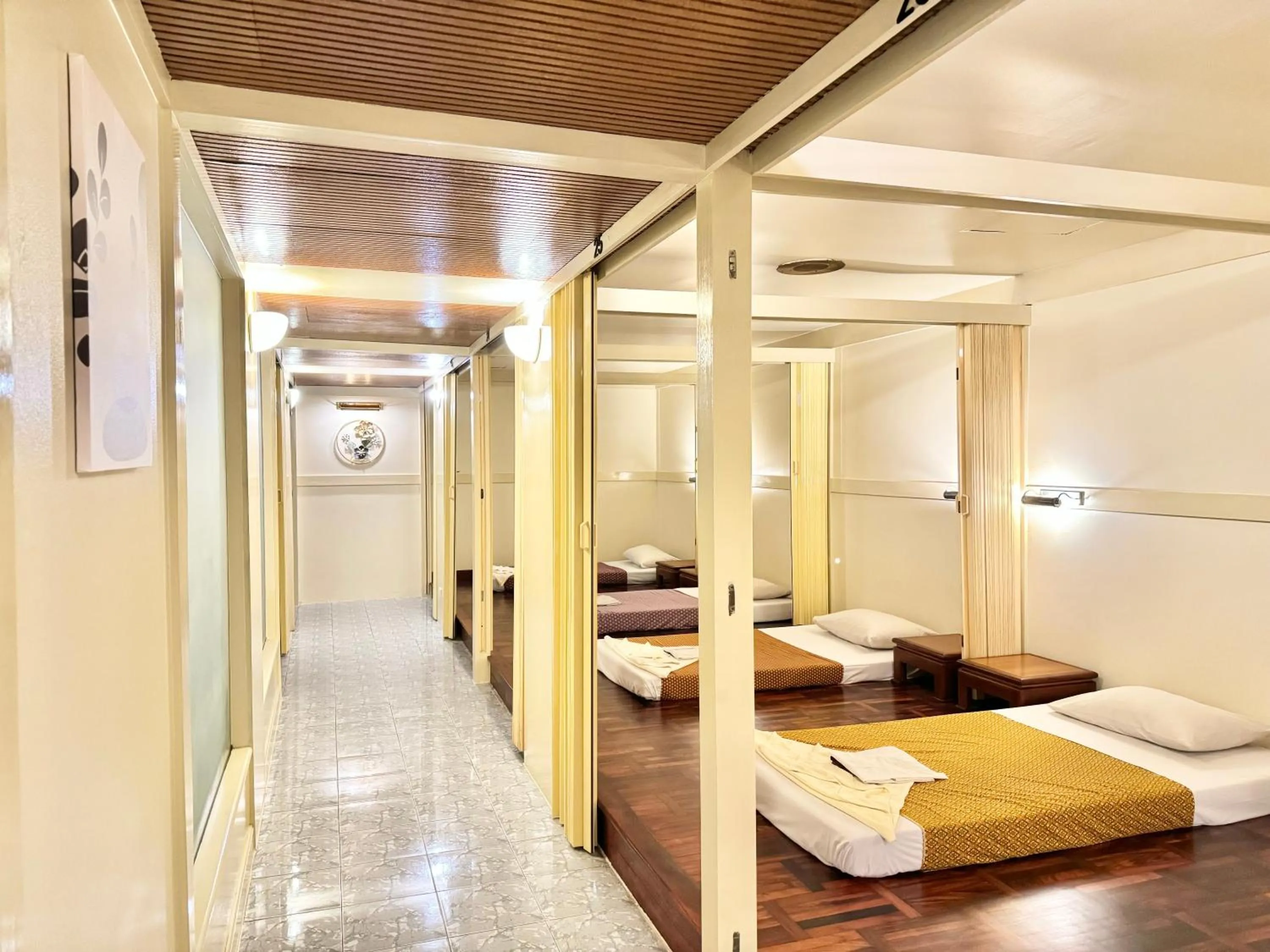 Spa and wellness centre/facilities, Bed in Phuket Merlin Hotel
