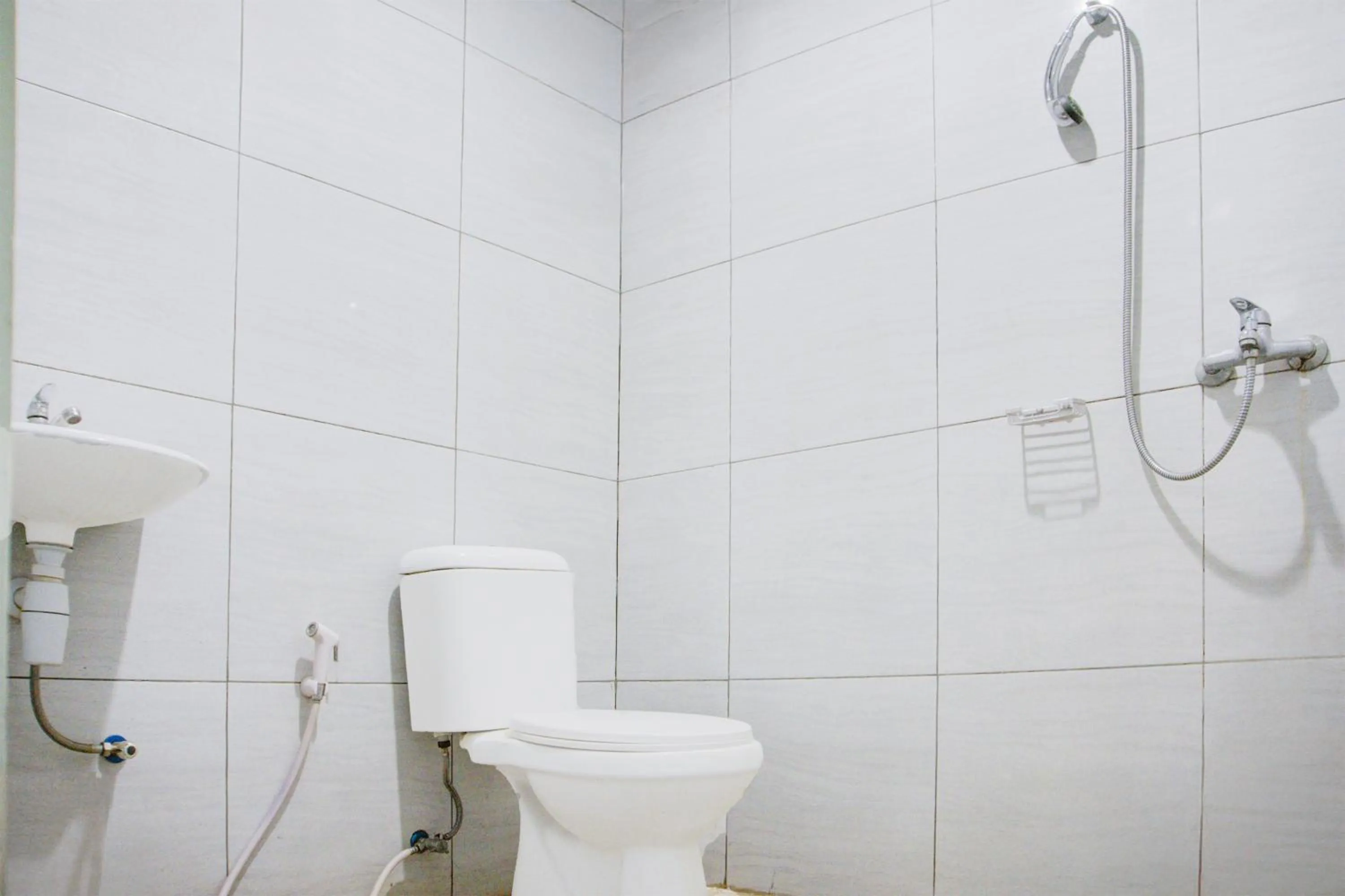 Bathroom in Hotel O Angkatan 45 Near Istana Gubernur Formerly Maleo Hotel