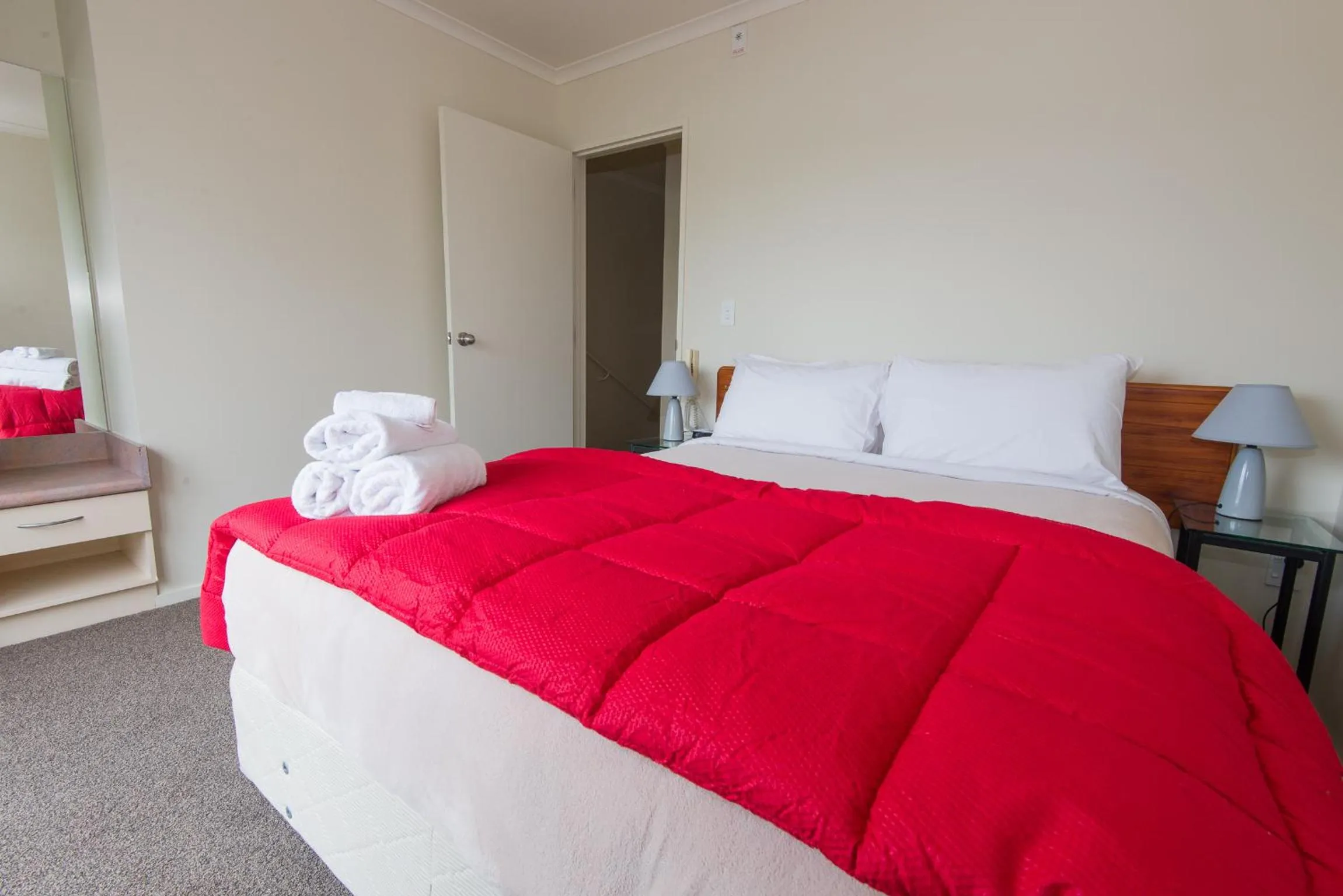 Bedroom, Bed in Hamilton Settlers Motor lodge