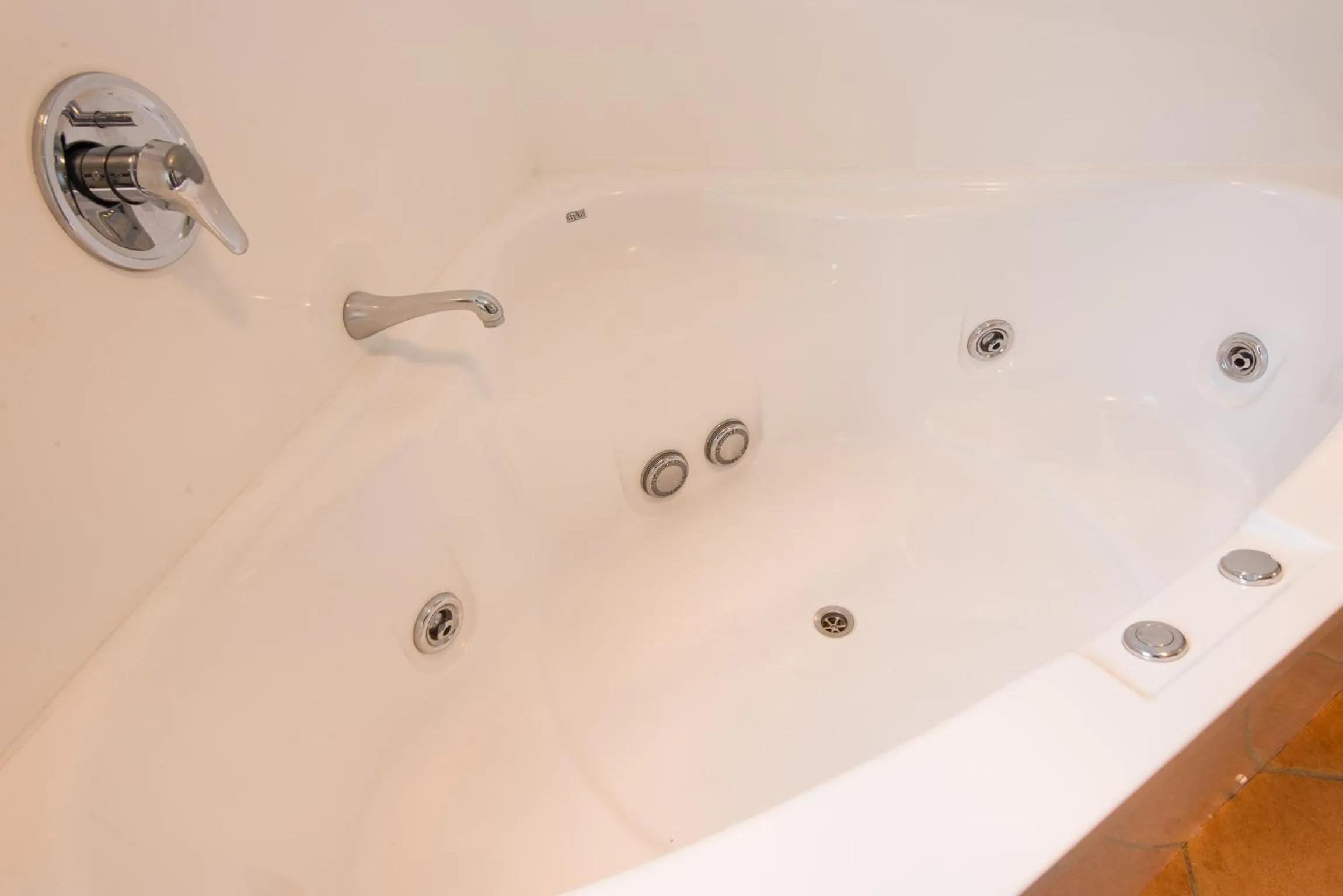 Bathroom in Hamilton Settlers Motor lodge