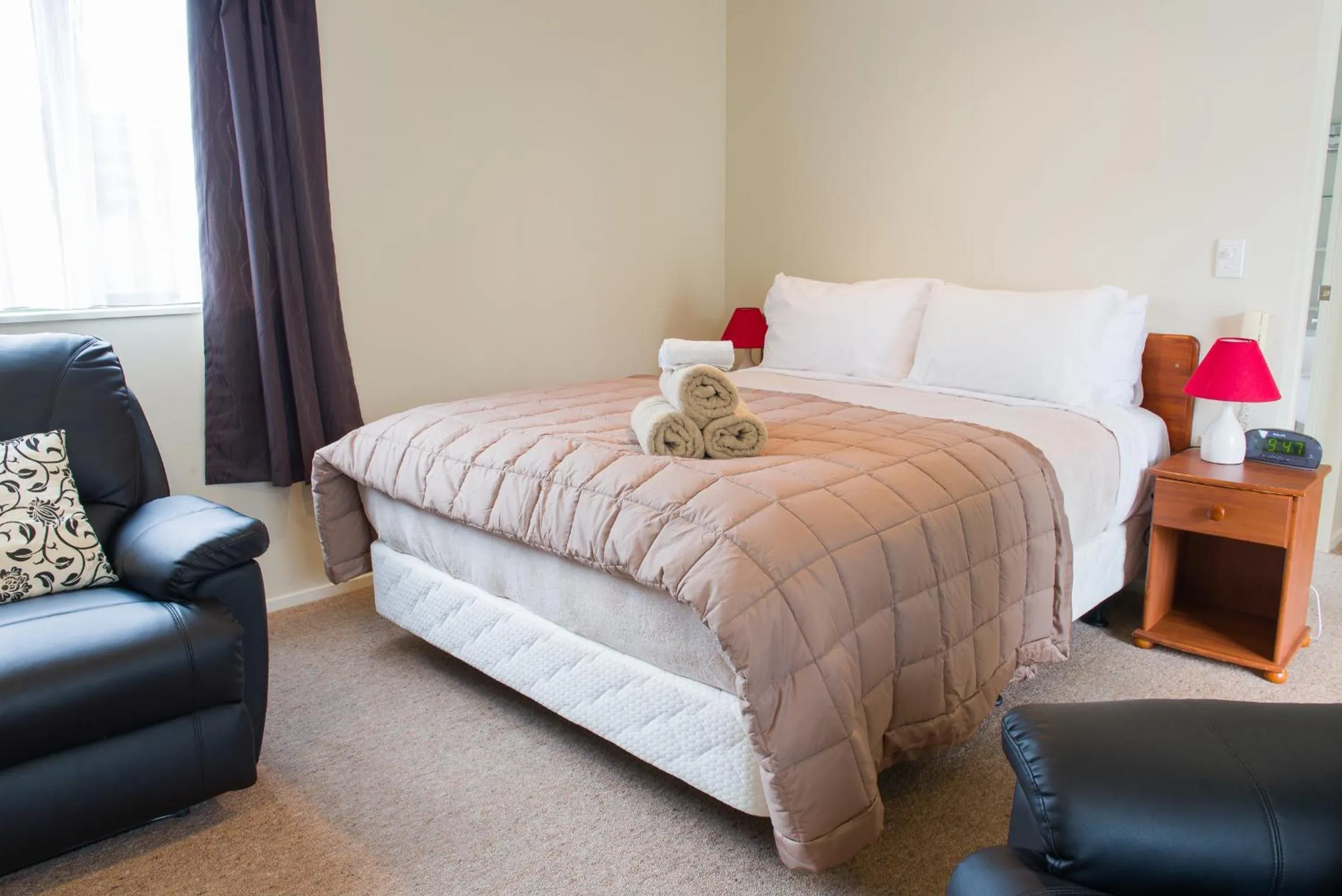 Bedroom, Bed in Hamilton Settlers Motor lodge