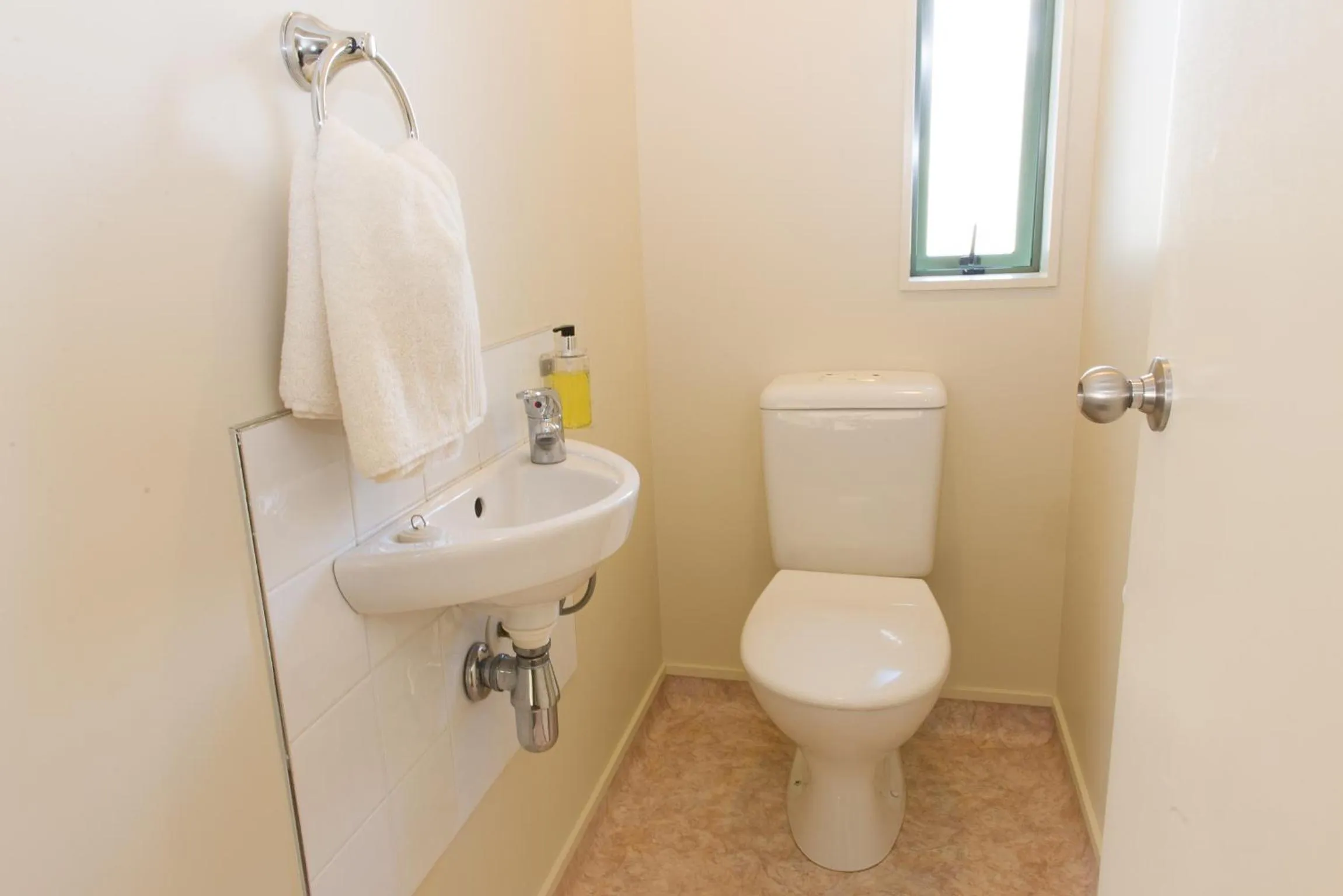 Toilet in Hamilton Settlers Motor lodge