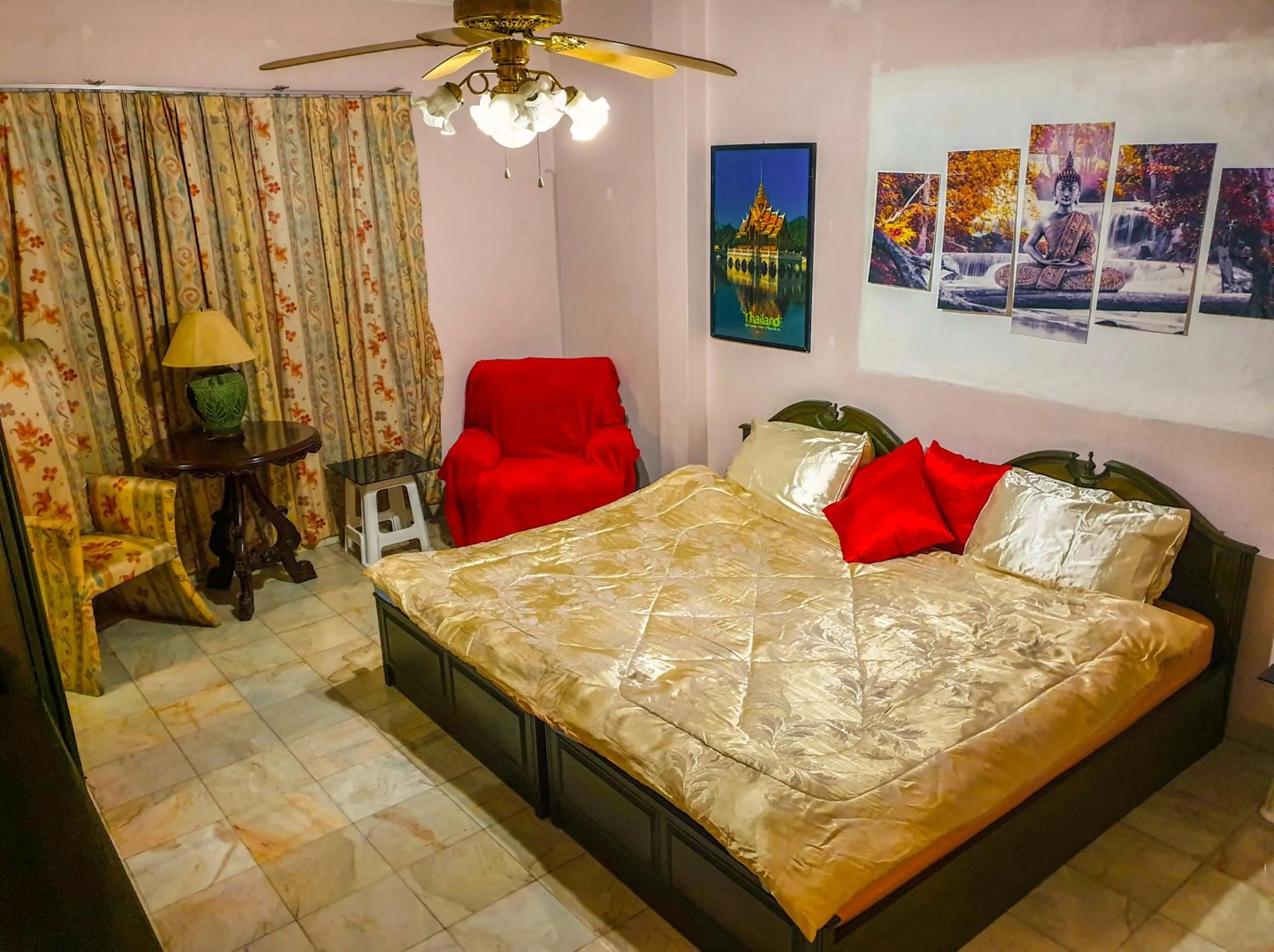 Bedroom, Bed in Siri Villas Pattaya