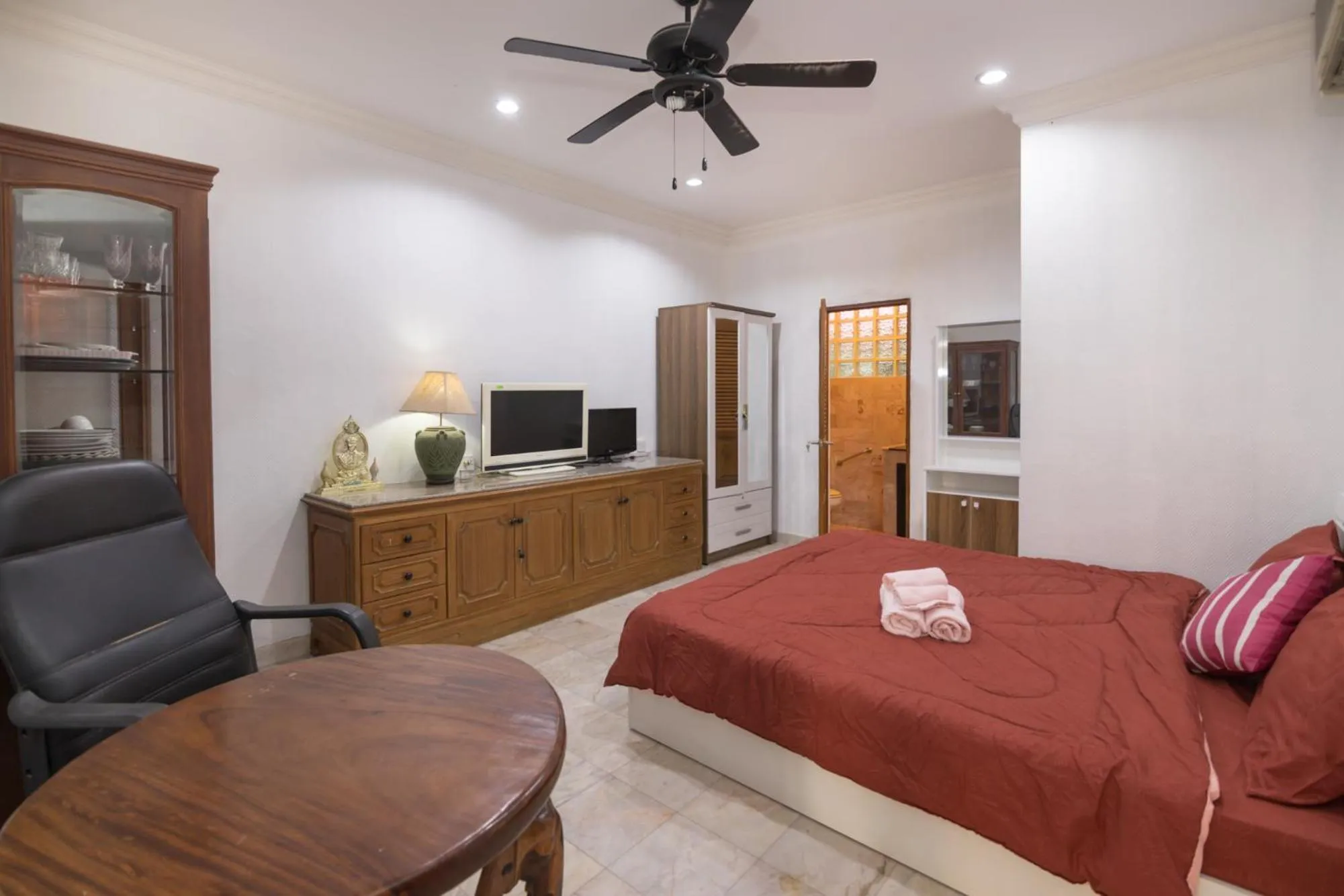 Bed in Siri Villas Pattaya