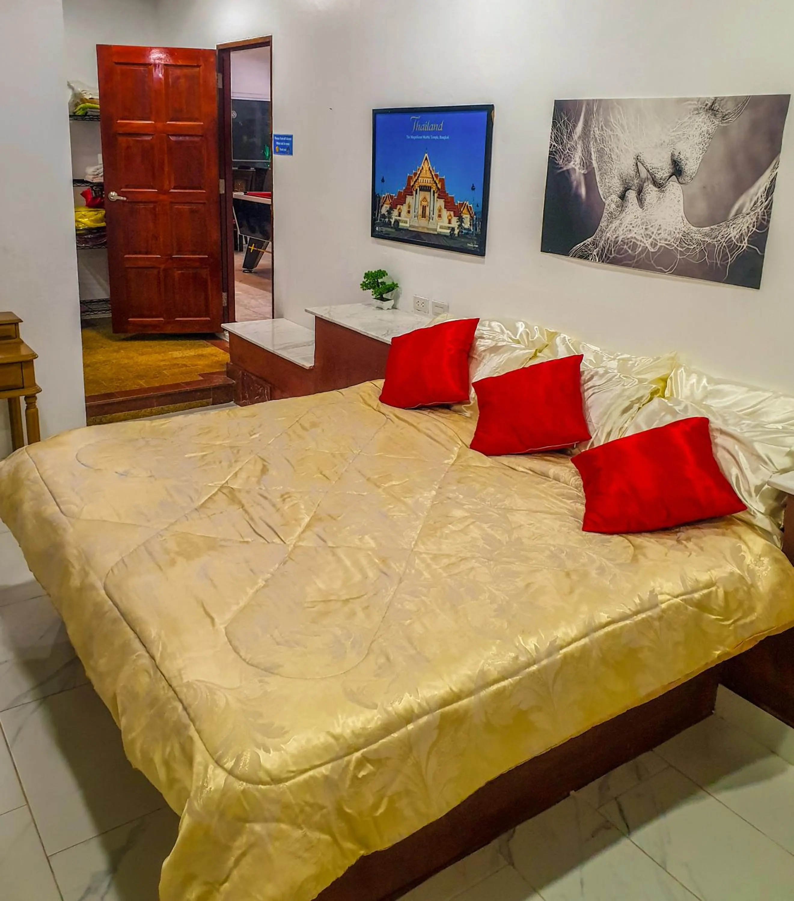 Bed in Siri Villas Pattaya