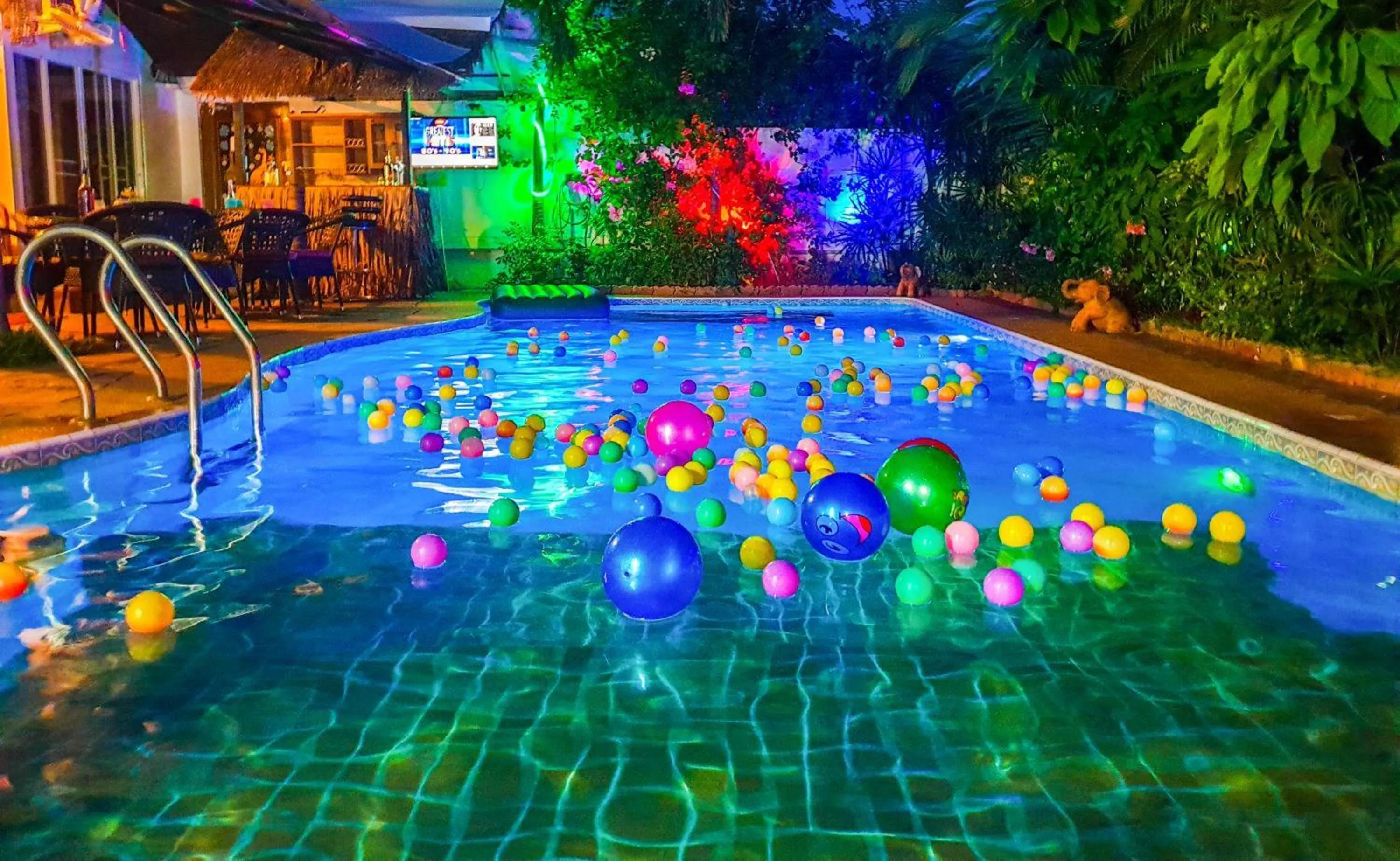 Night in Siri Villas Pattaya