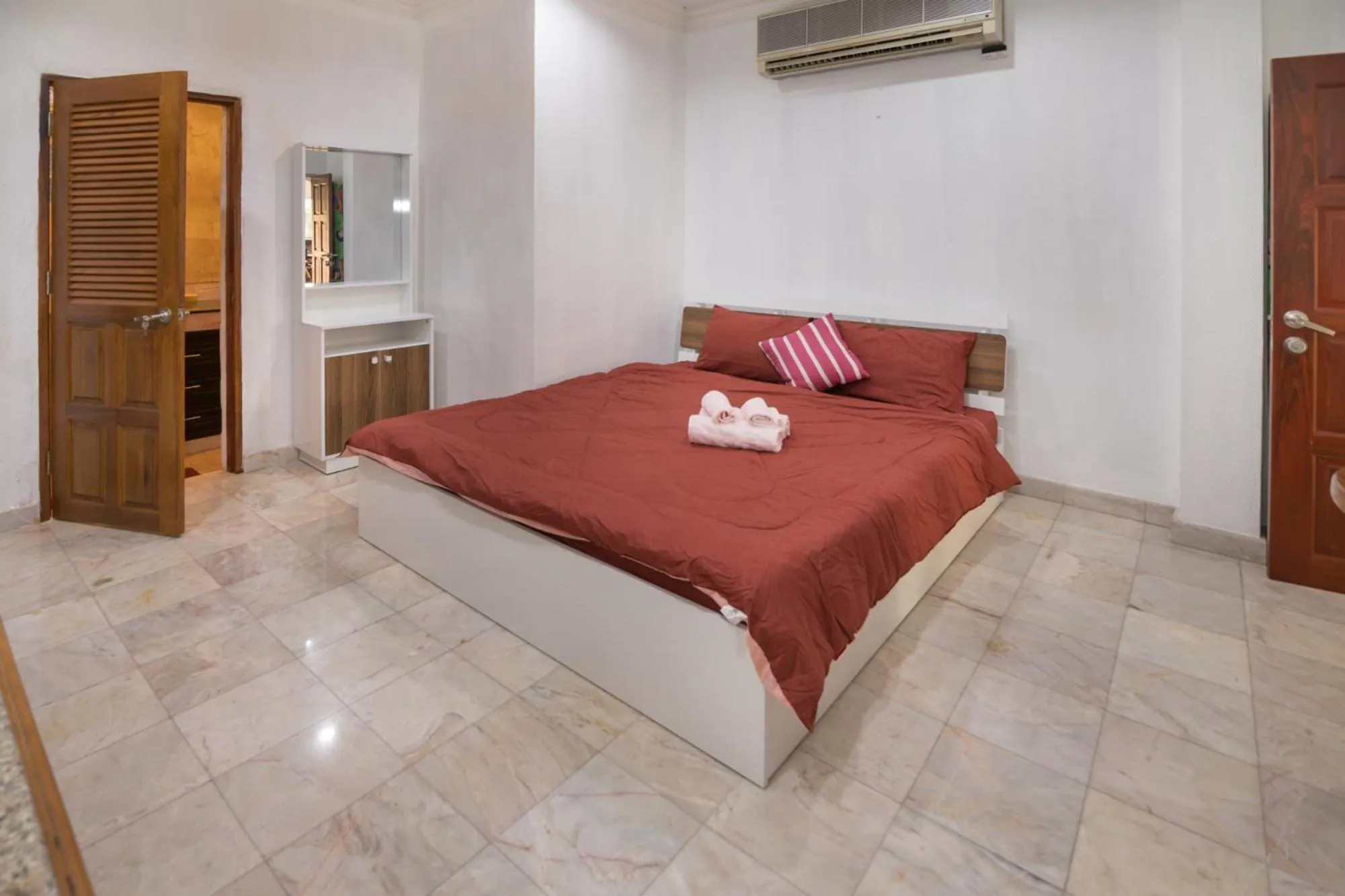 Bed in Siri Villas Pattaya