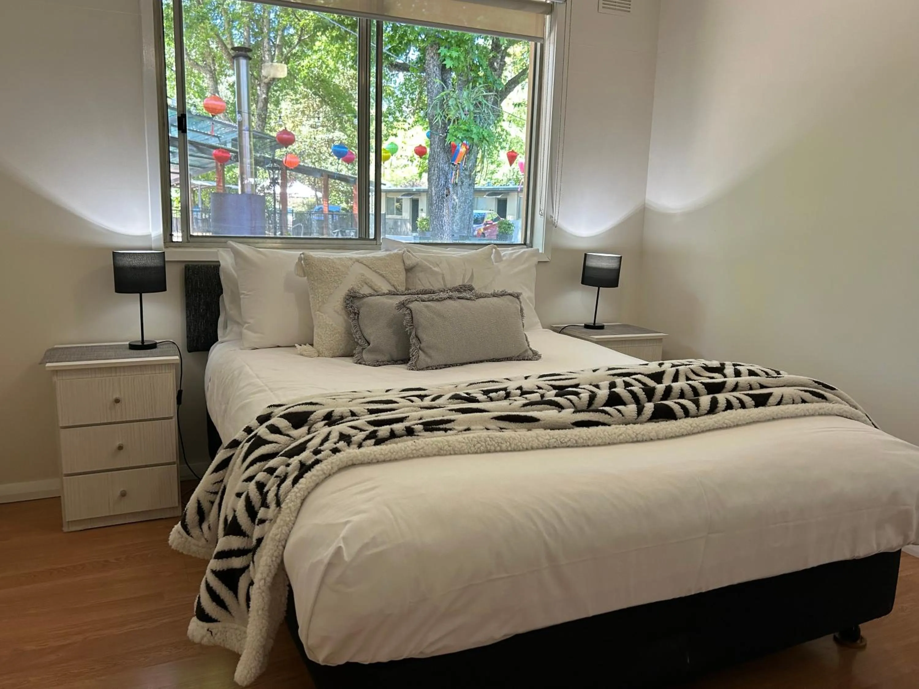 Bed in Adina Lodge Holiday Apartments