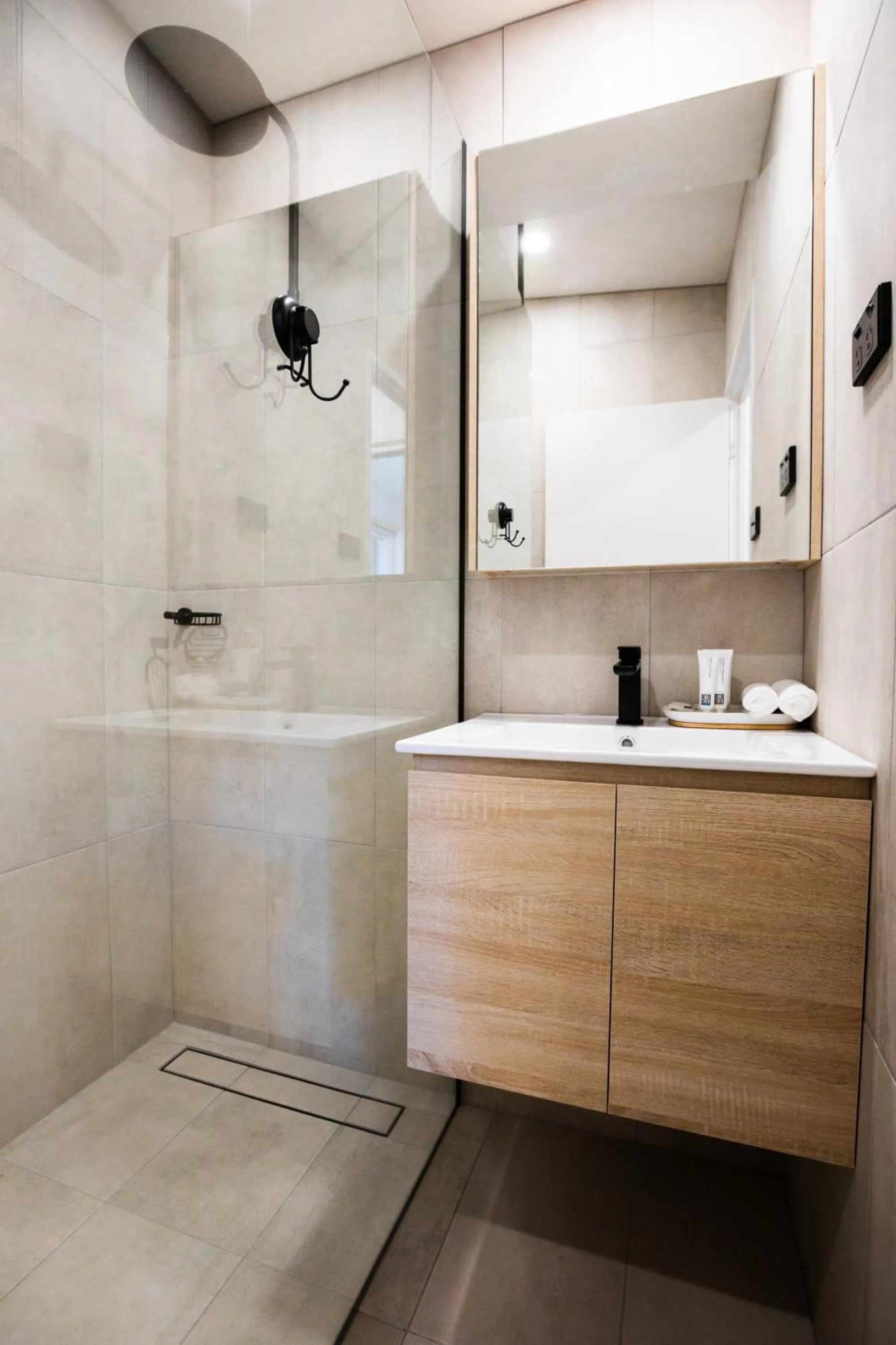 Shower in Adina Lodge Holiday Apartments