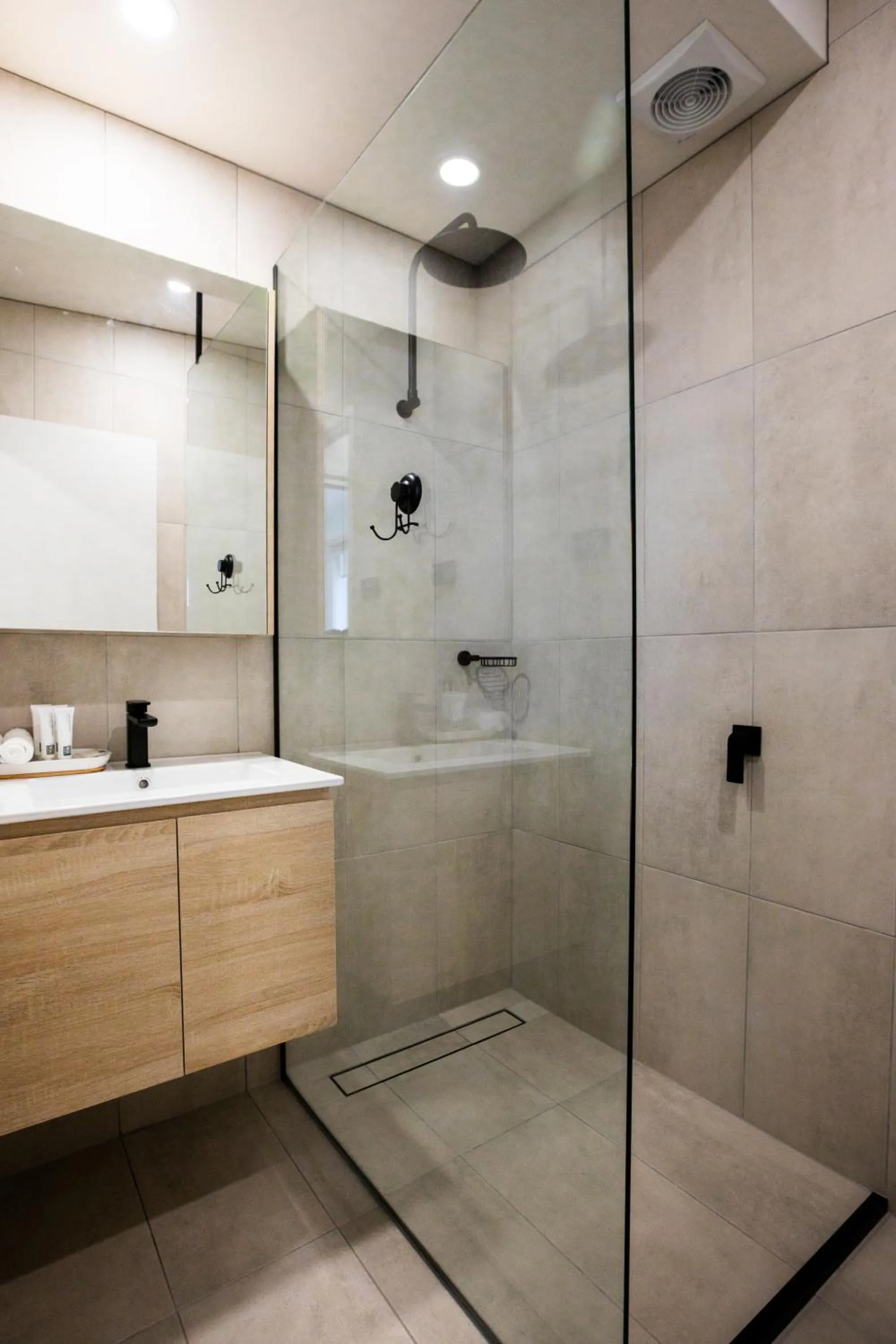 Shower in Adina Lodge Holiday Apartments