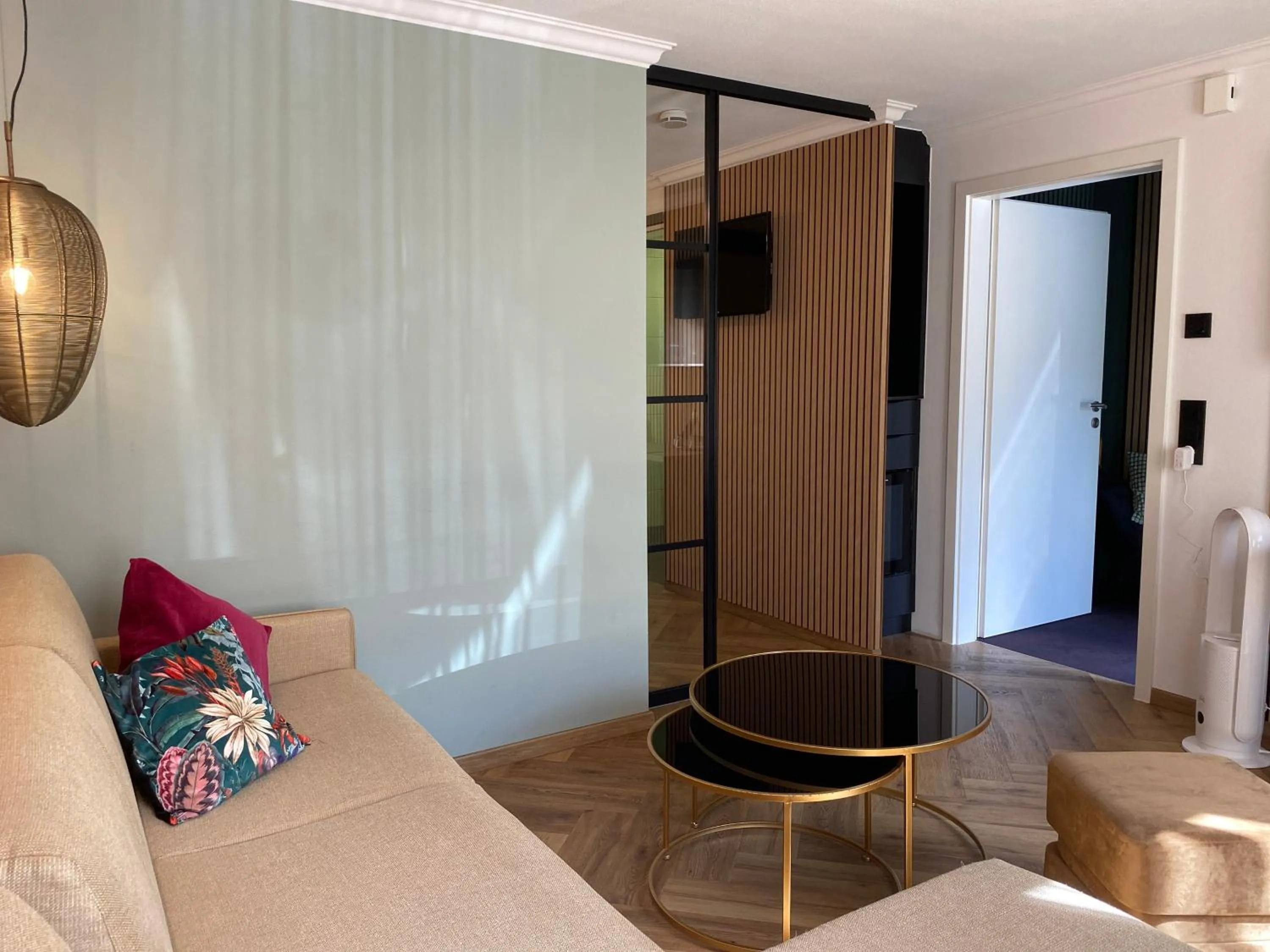 Living room, Bed in Boutique - Hotel Zum Schloss