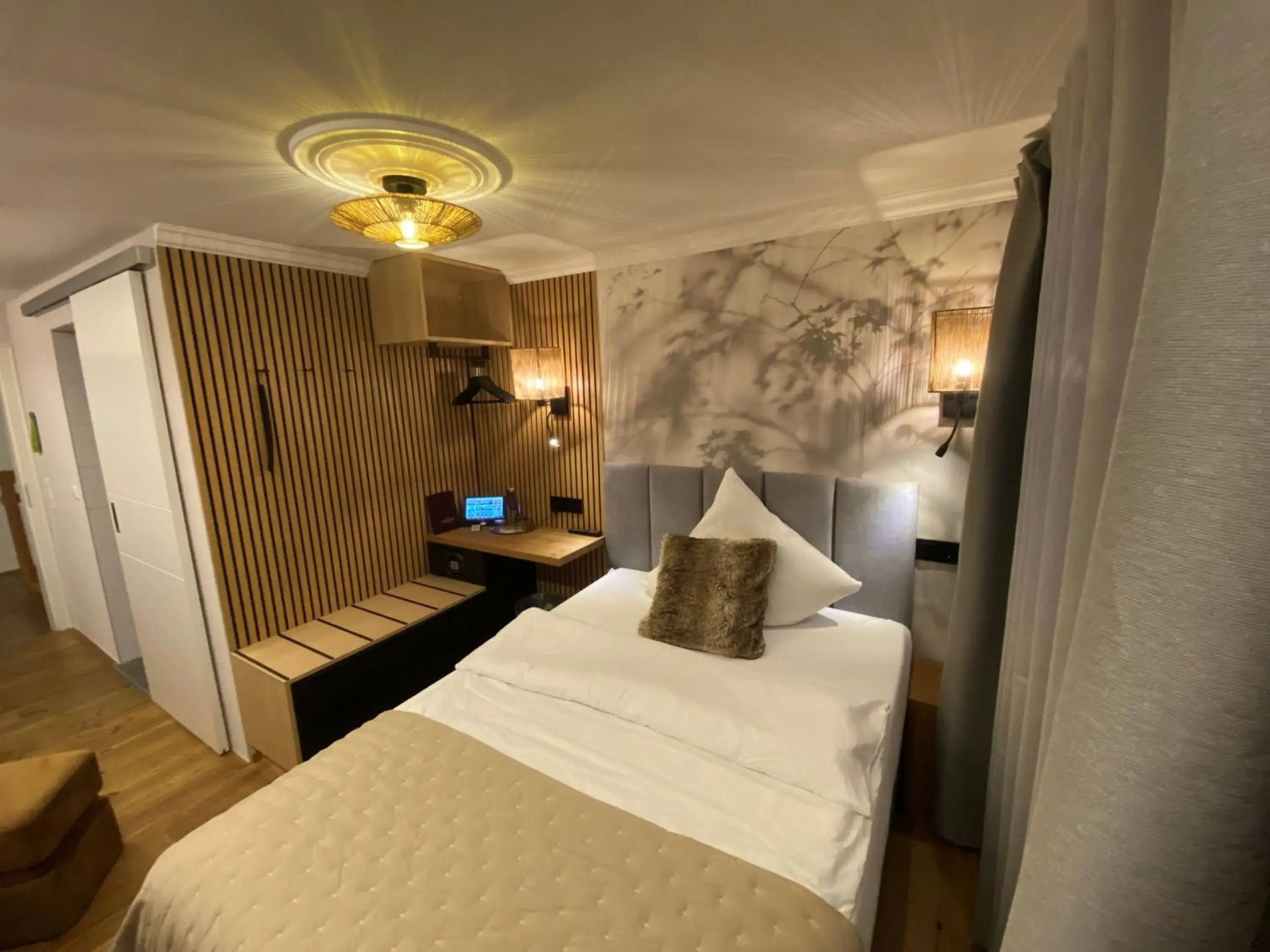Small Double Room in Boutique - Hotel Zum Schloss Small Double Room in Boutique - Hotel Zum Schloss