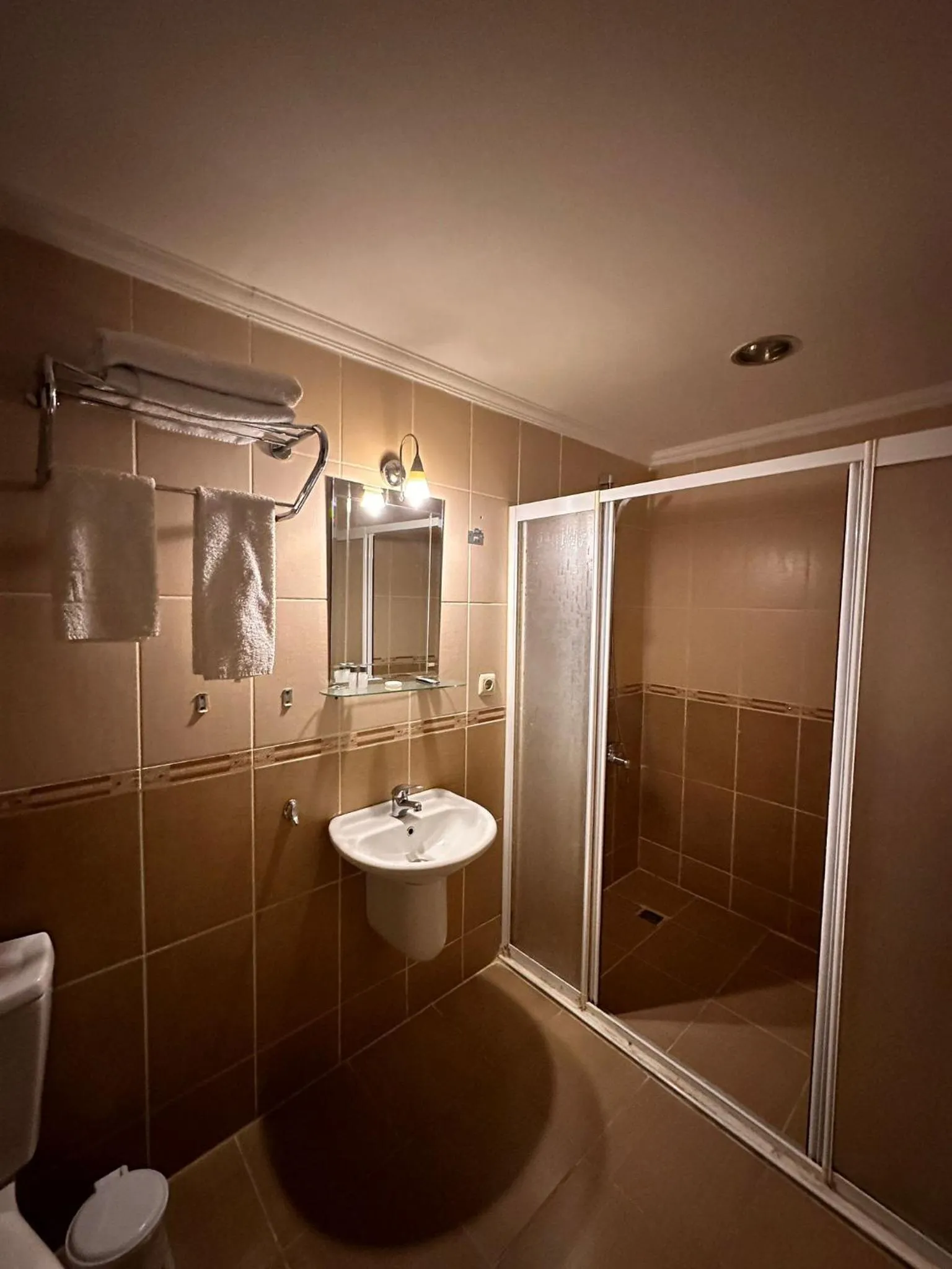 Shower in Minabir Otel