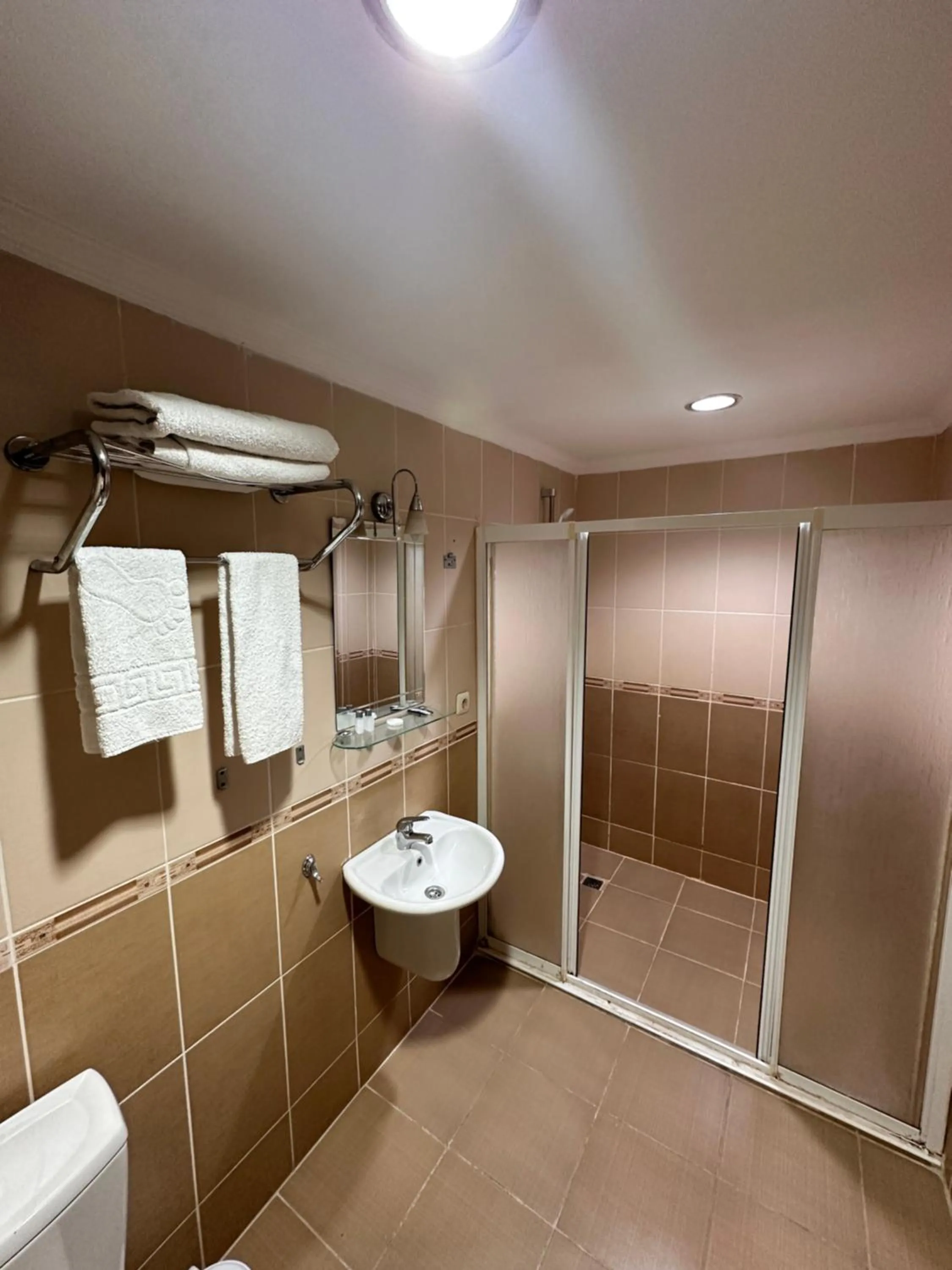 Bathroom in Minabir Otel