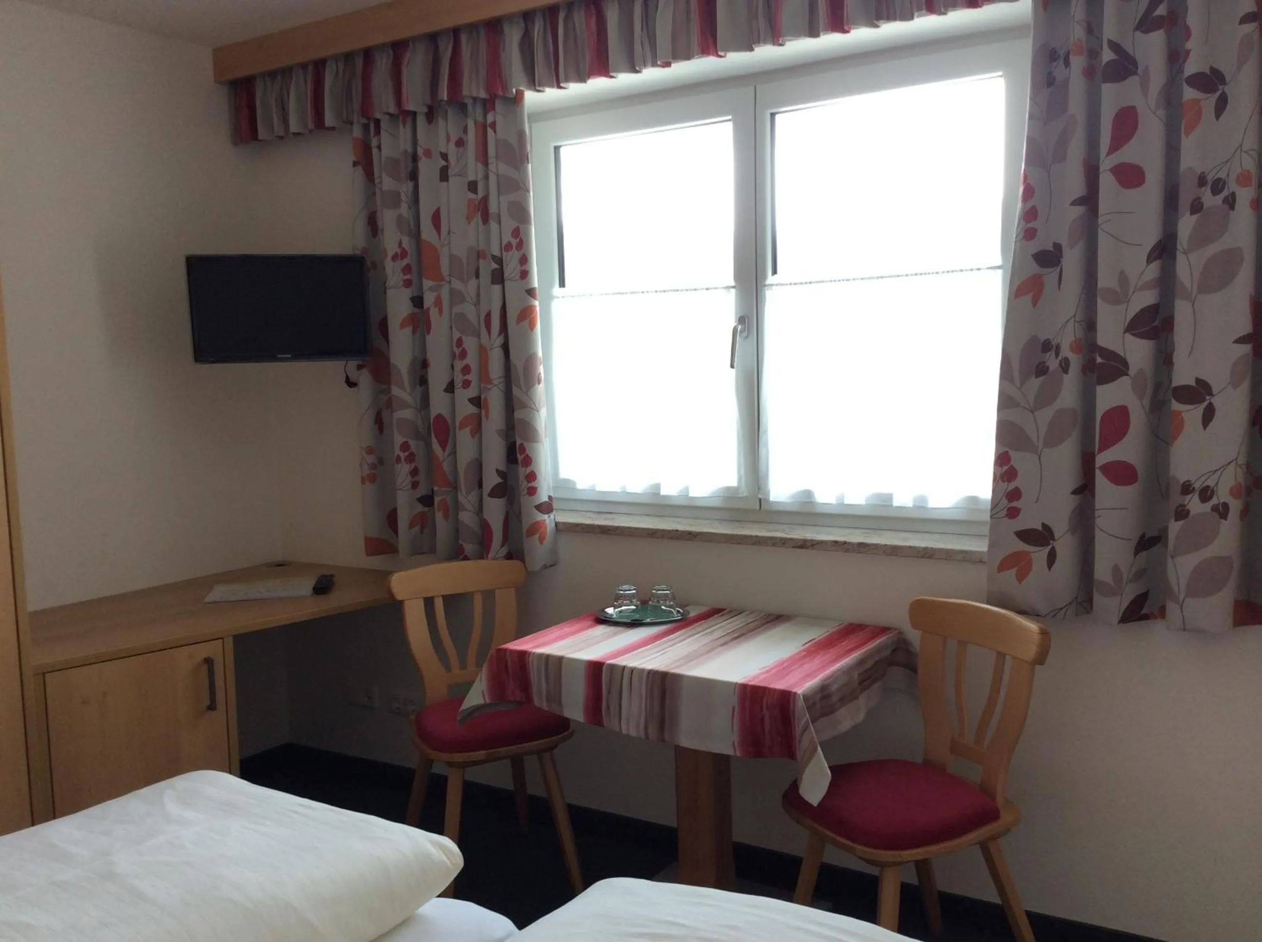 Photo of the whole room, Bed in Zimmervermietung Babsy