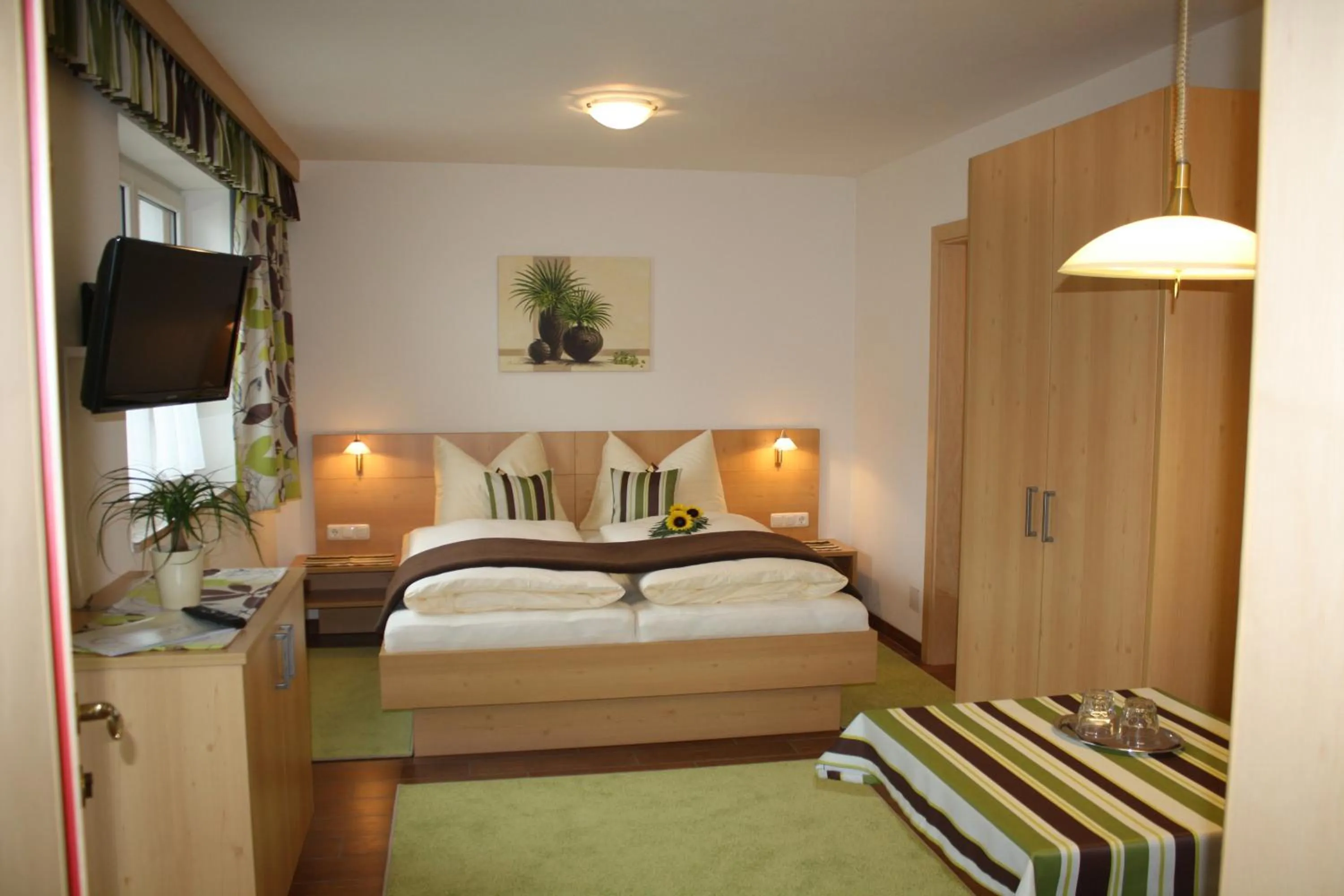 Photo of the whole room, Bed in Zimmervermietung Babsy