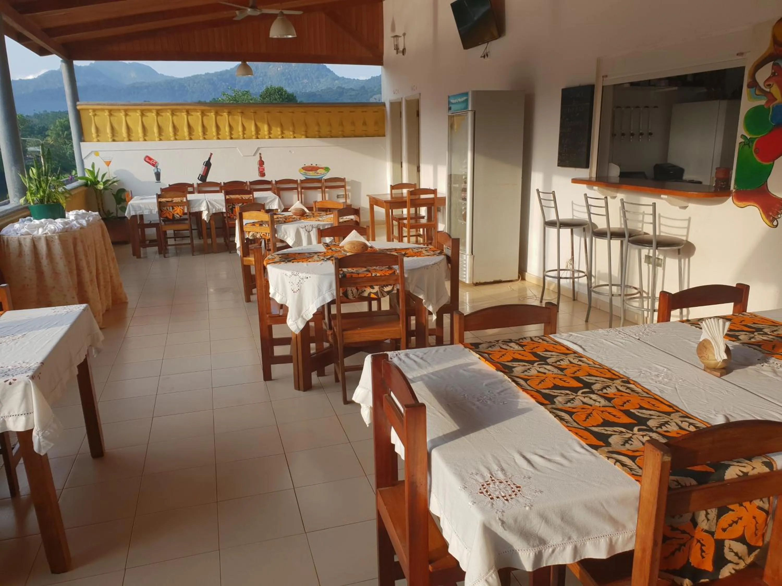 Restaurant/places to eat in Residencial Mira Rio