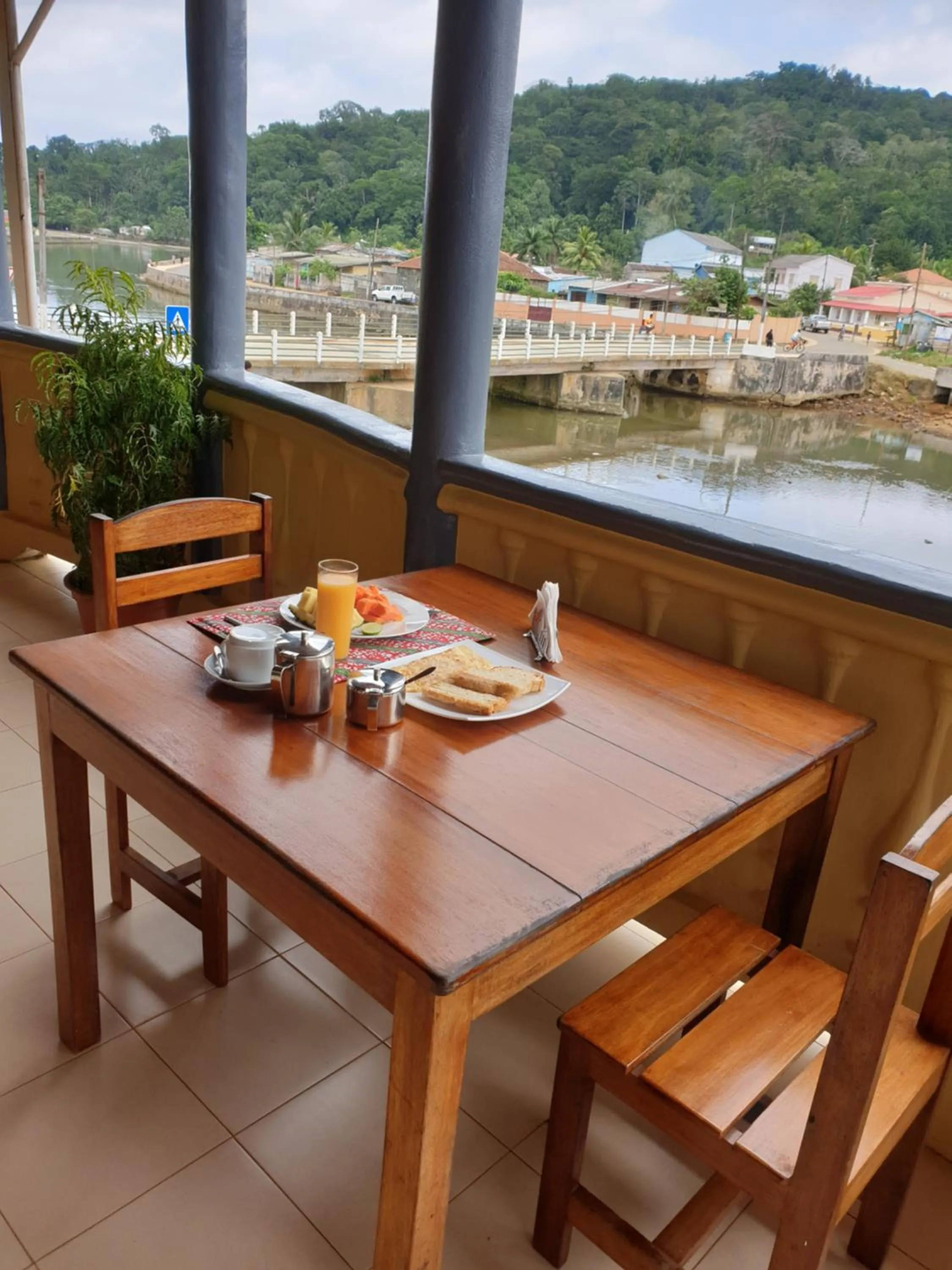 Restaurant/places to eat in Residencial Mira Rio