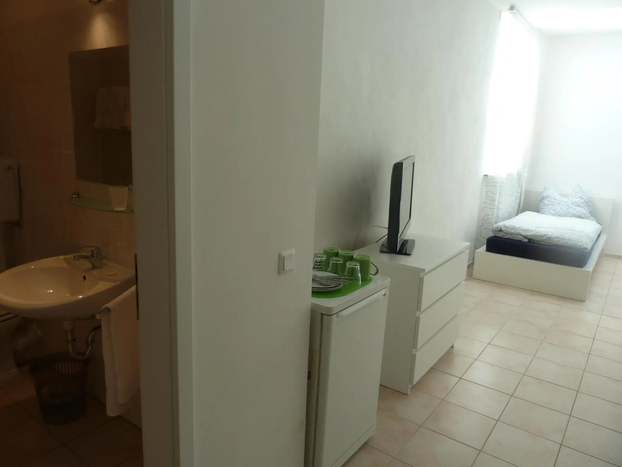 Photo of the whole room, Bed in Relax