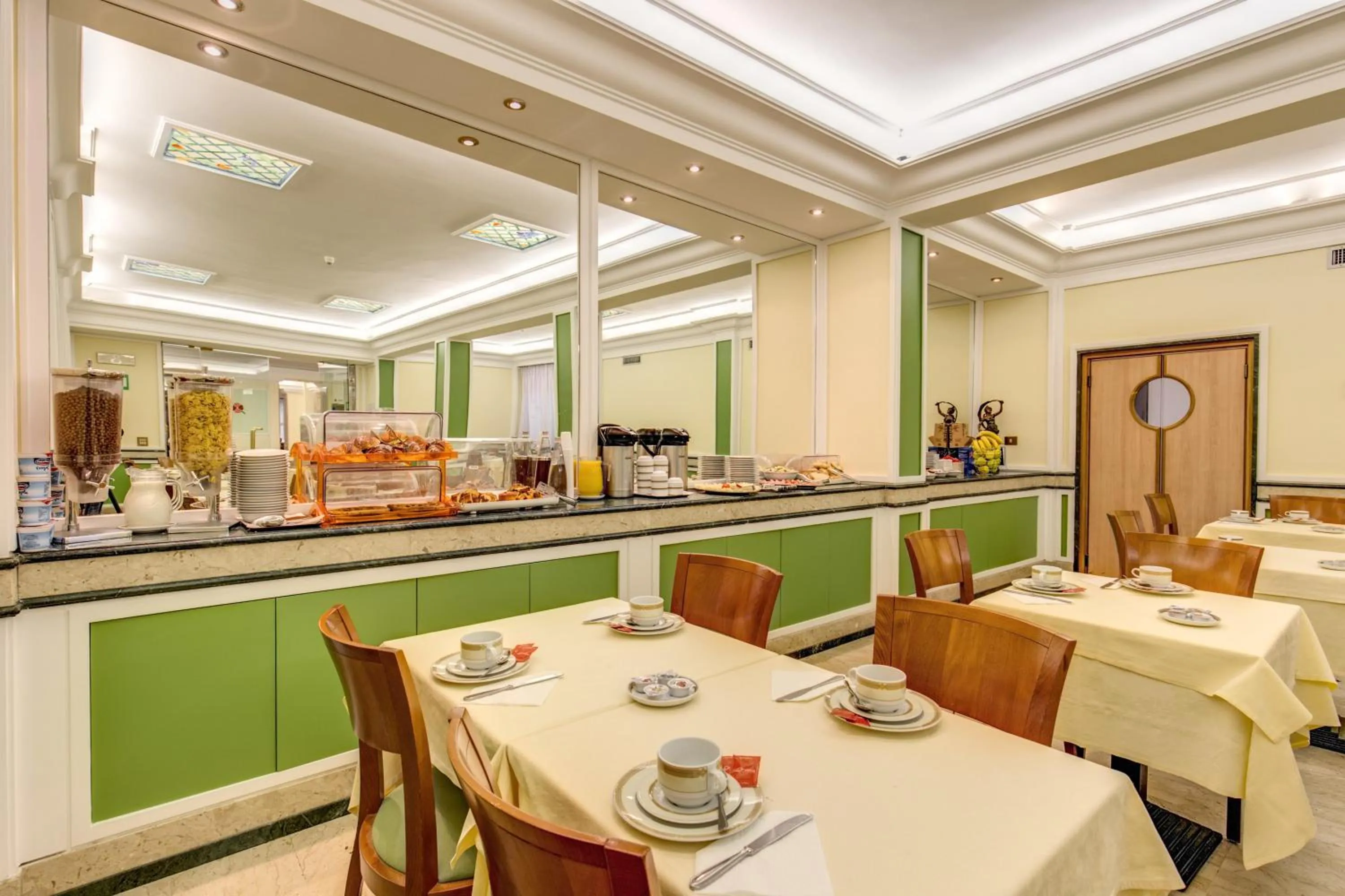 Restaurant/places to eat in Hotel Igea