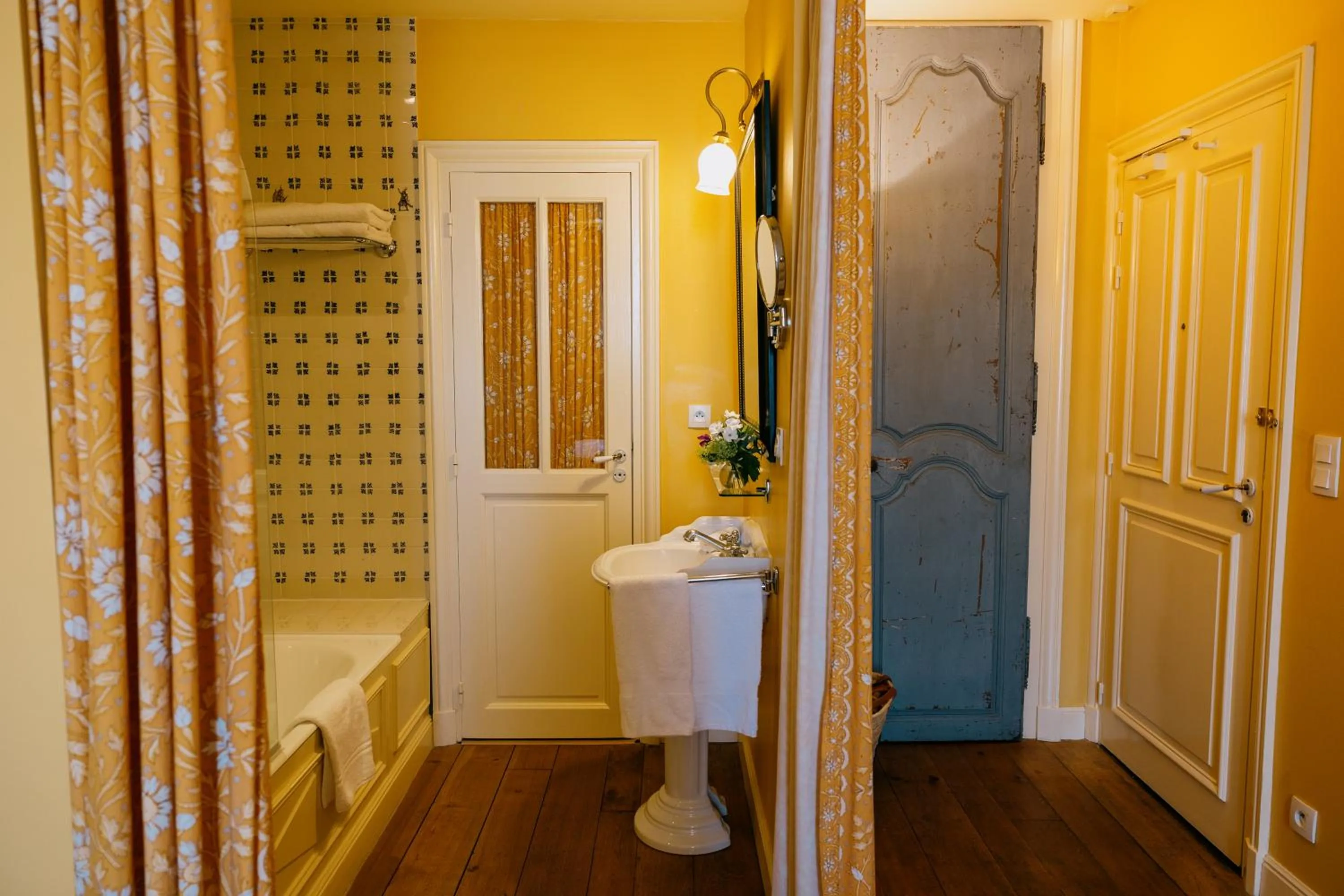 Bathroom in Hôtel de Toiras