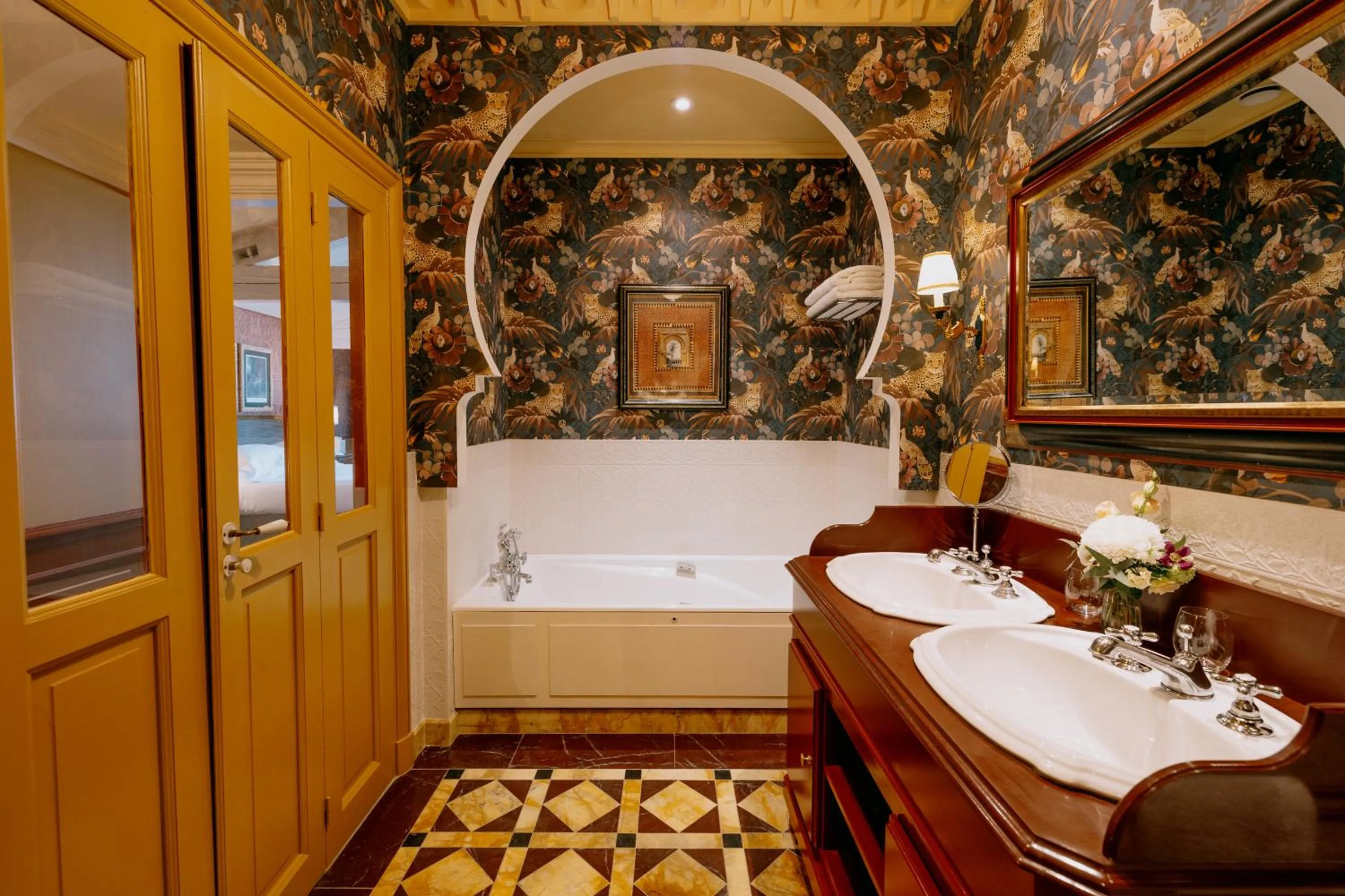 Bedroom in Hôtel de Toiras