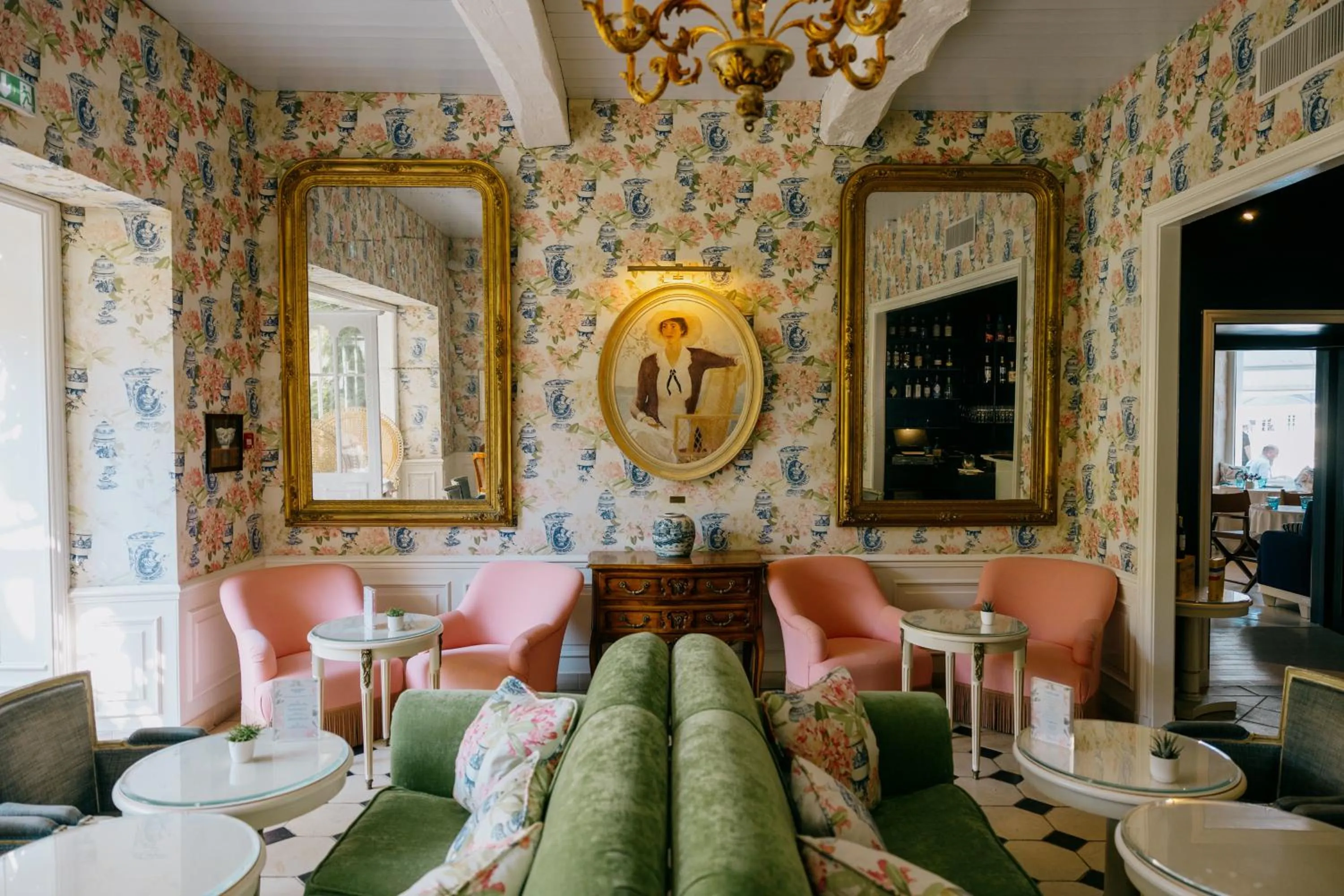 Lounge or bar in Hôtel de Toiras