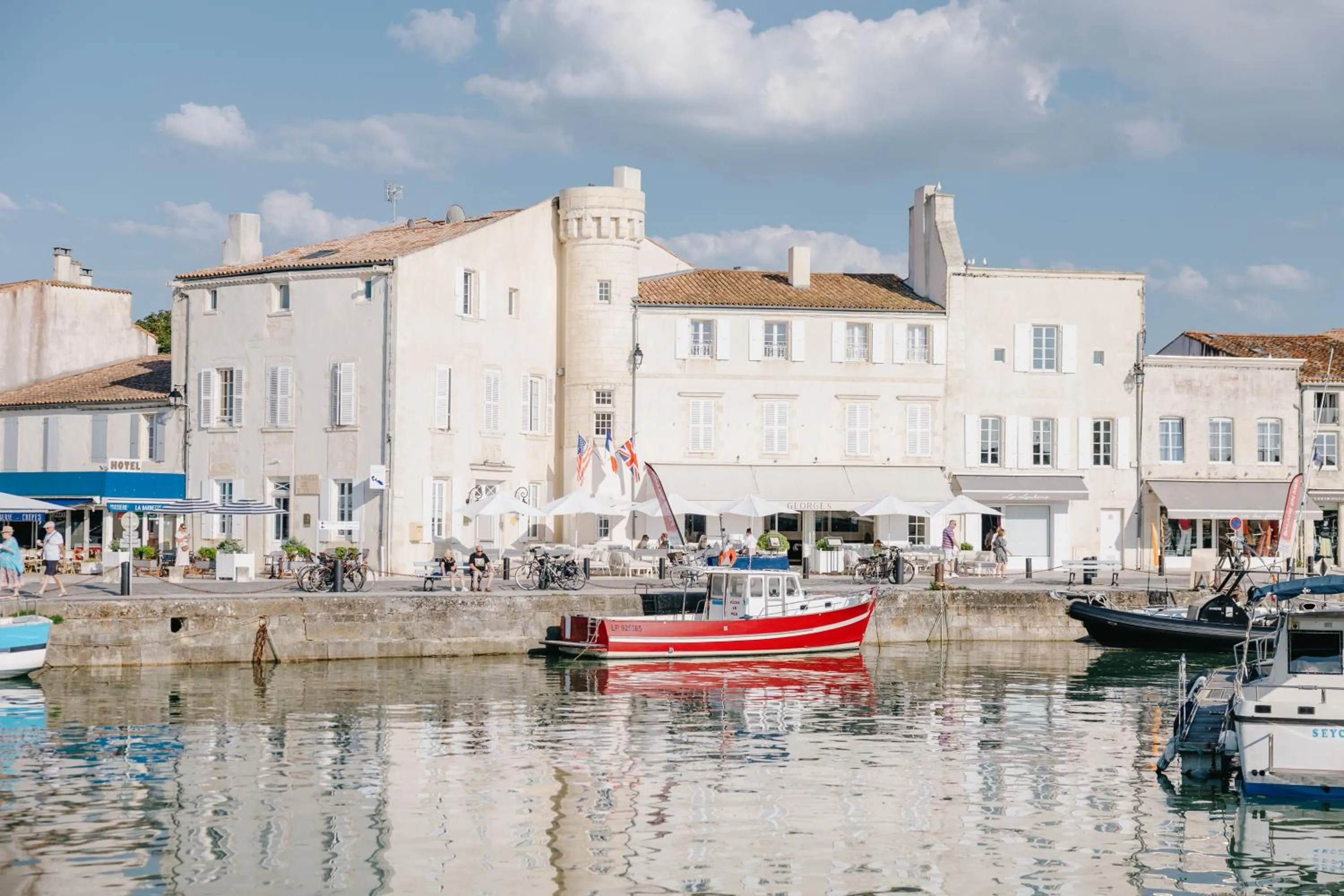 Property building in Hôtel de Toiras